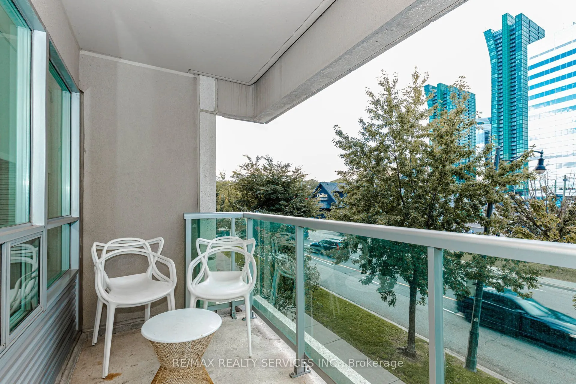 19 Avondale Avenue #208
