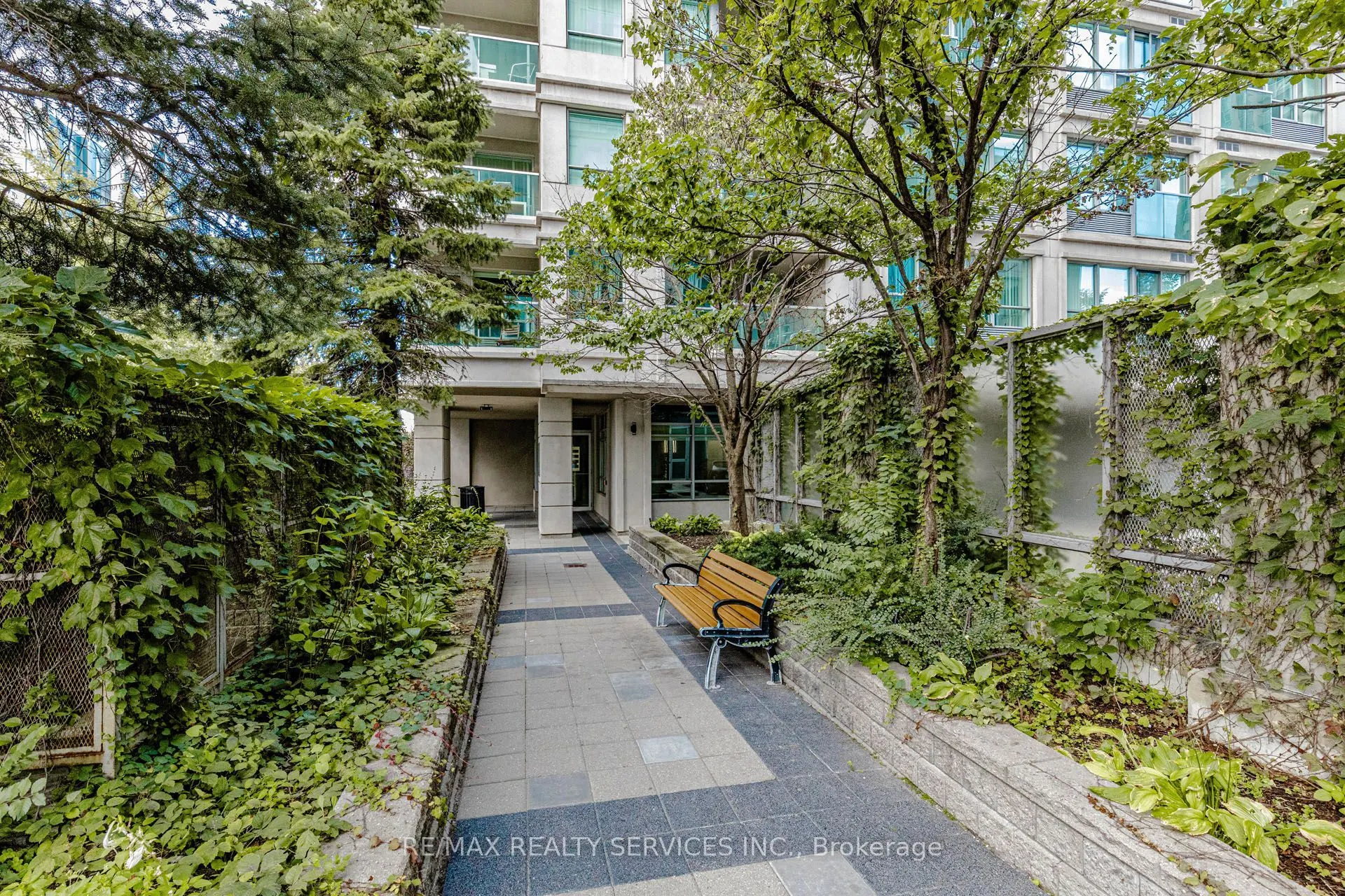 19 Avondale Avenue #208