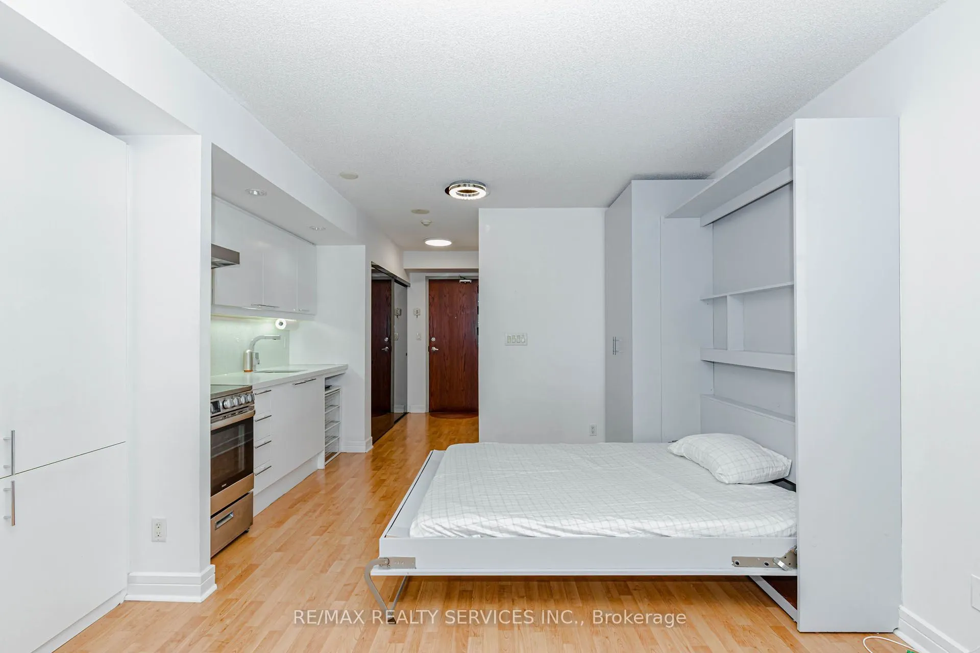 19 Avondale Avenue #208