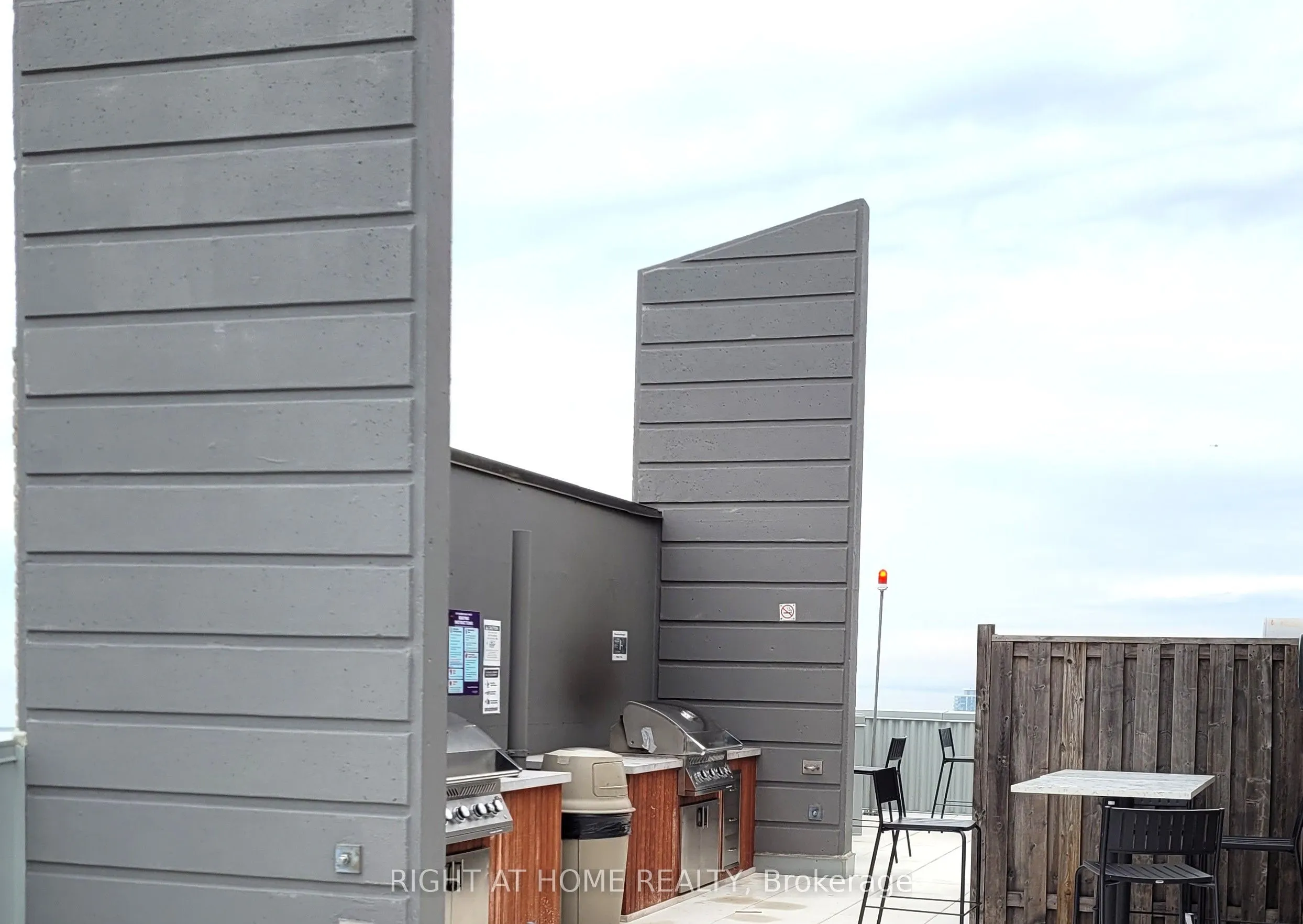 270 Queens Quay W #2702
