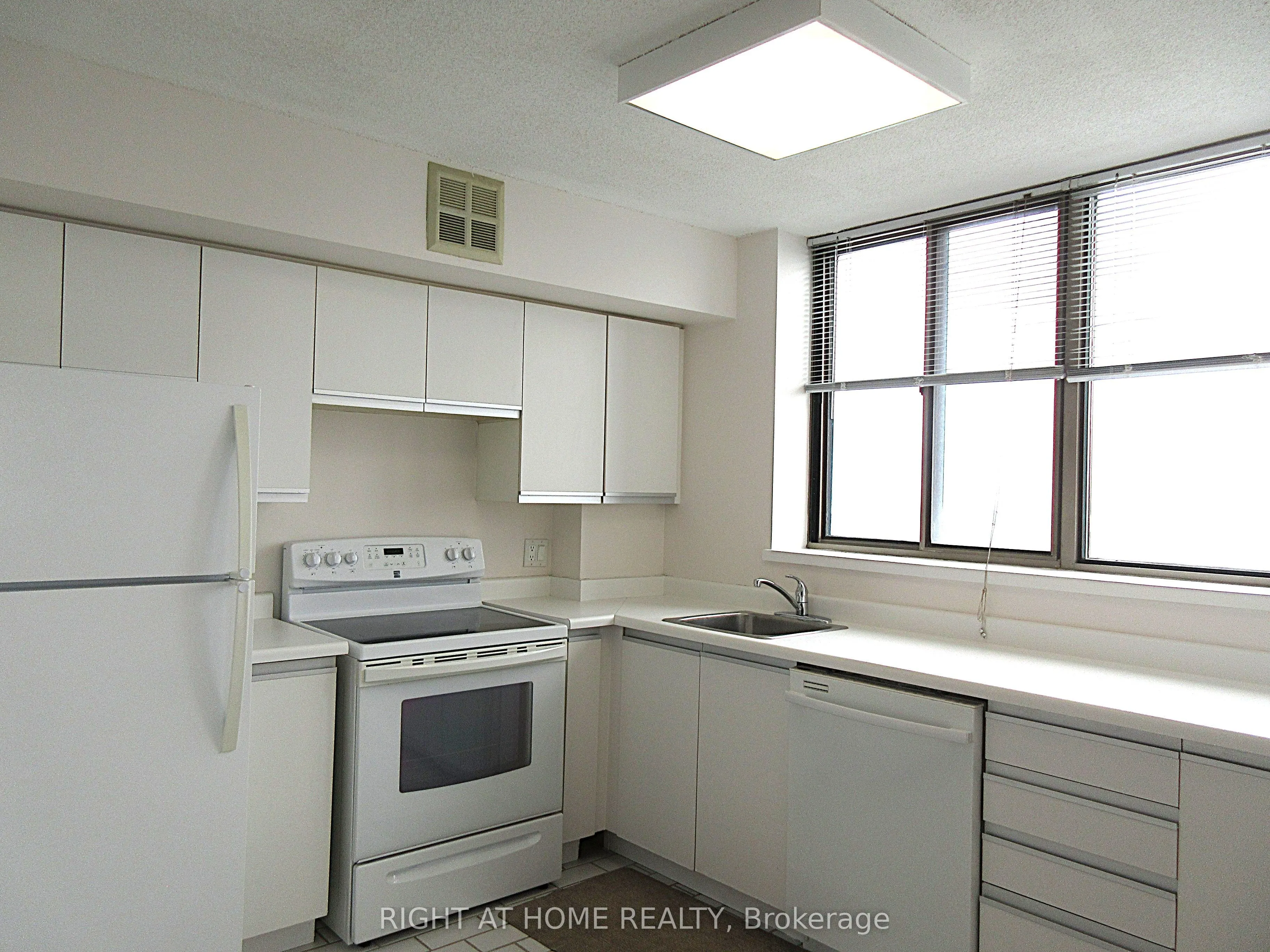 270 Queens Quay W #2702