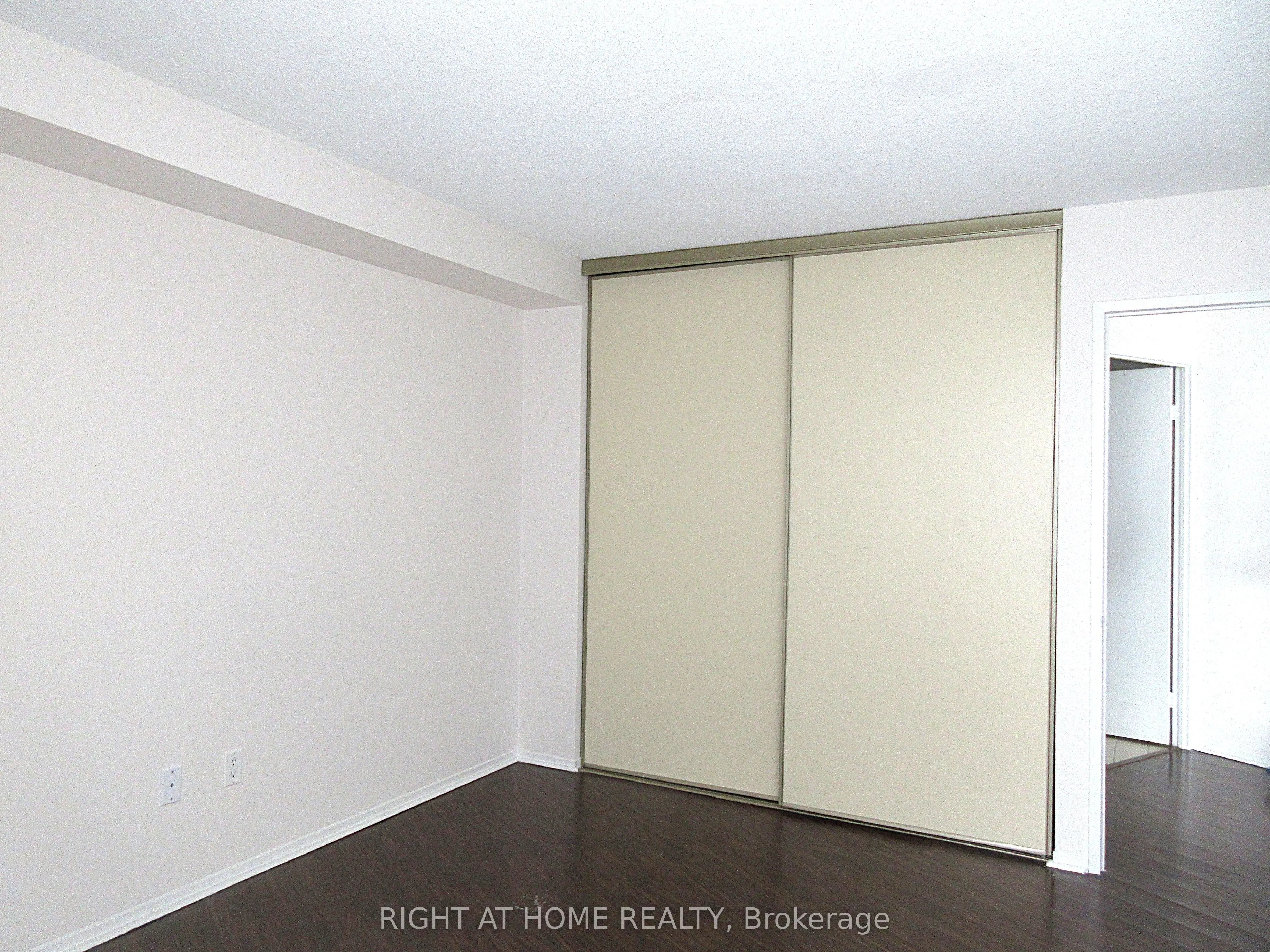 270 Queens Quay W #2702