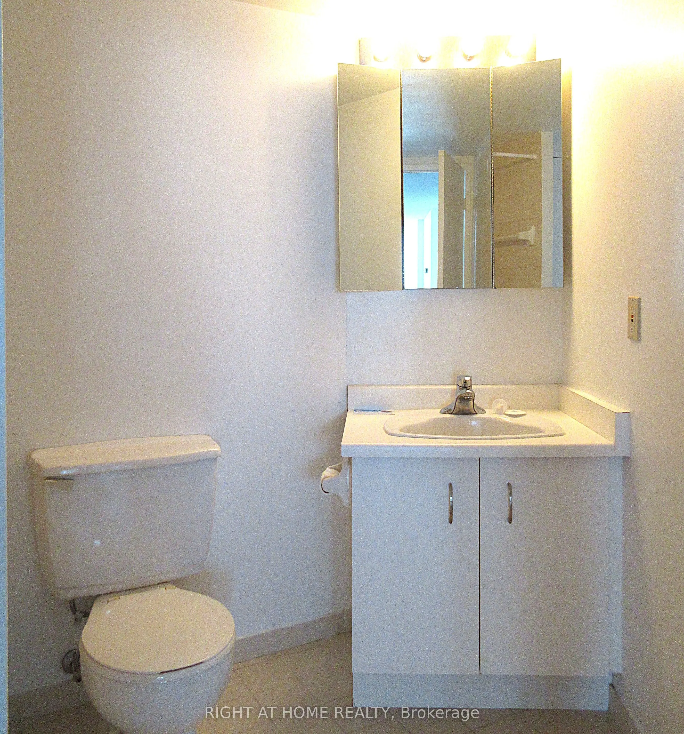 270 Queens Quay W #2702