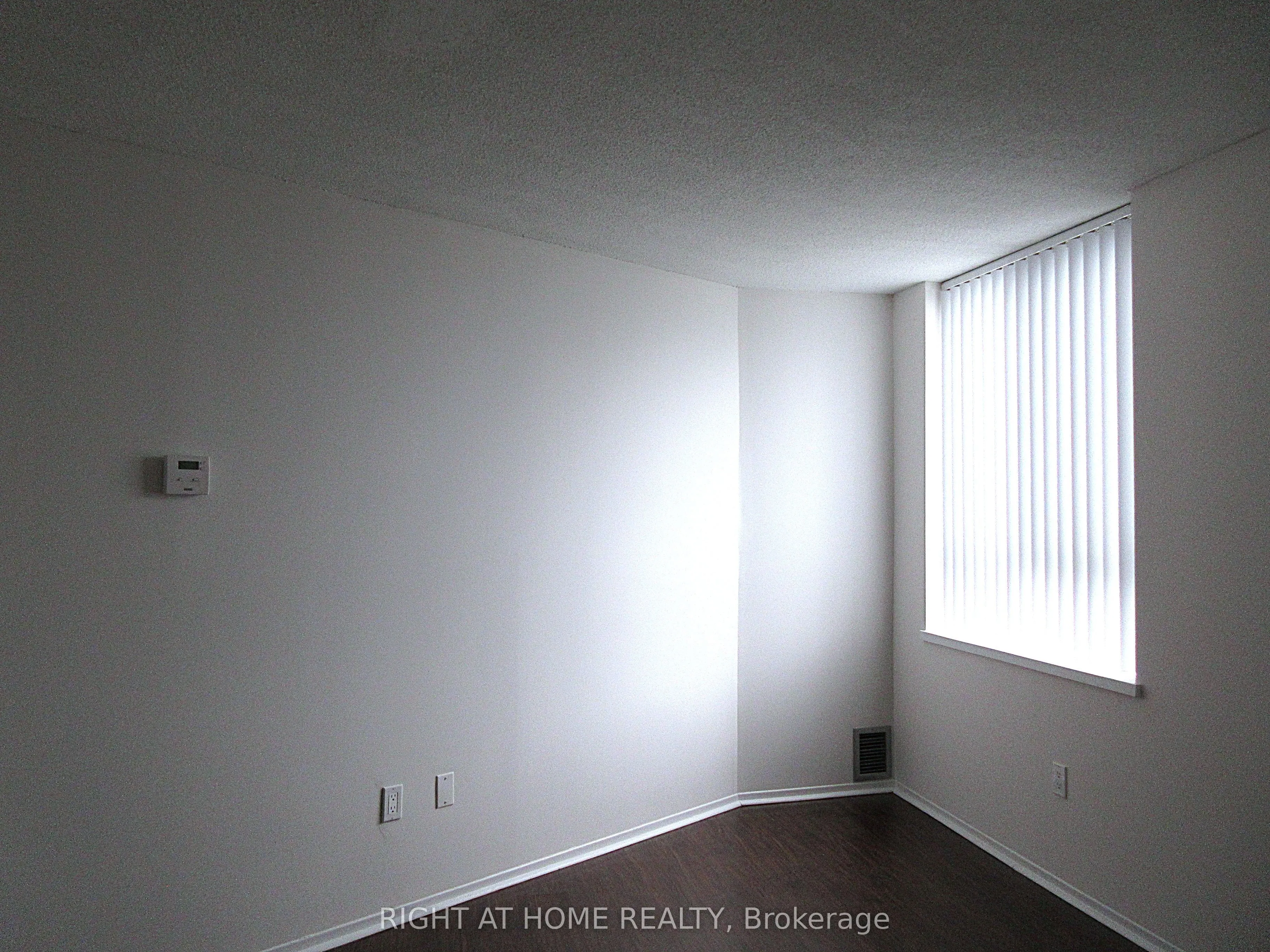 270 Queens Quay W #2702
