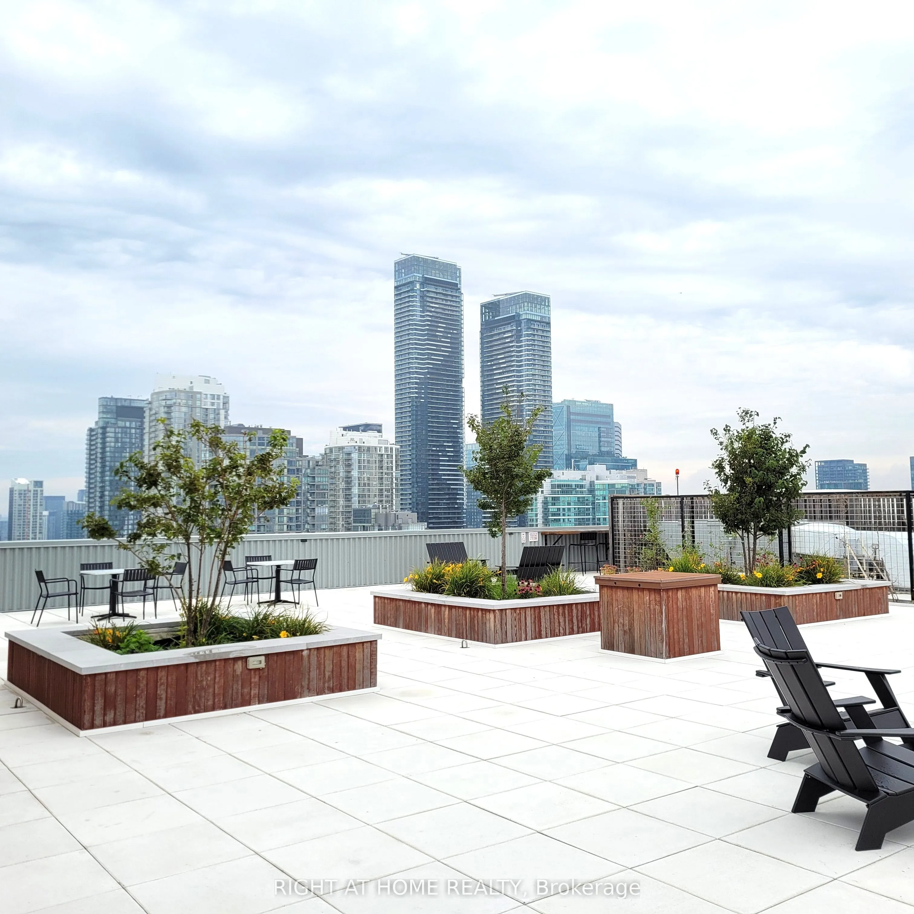 270 Queens Quay W #2702