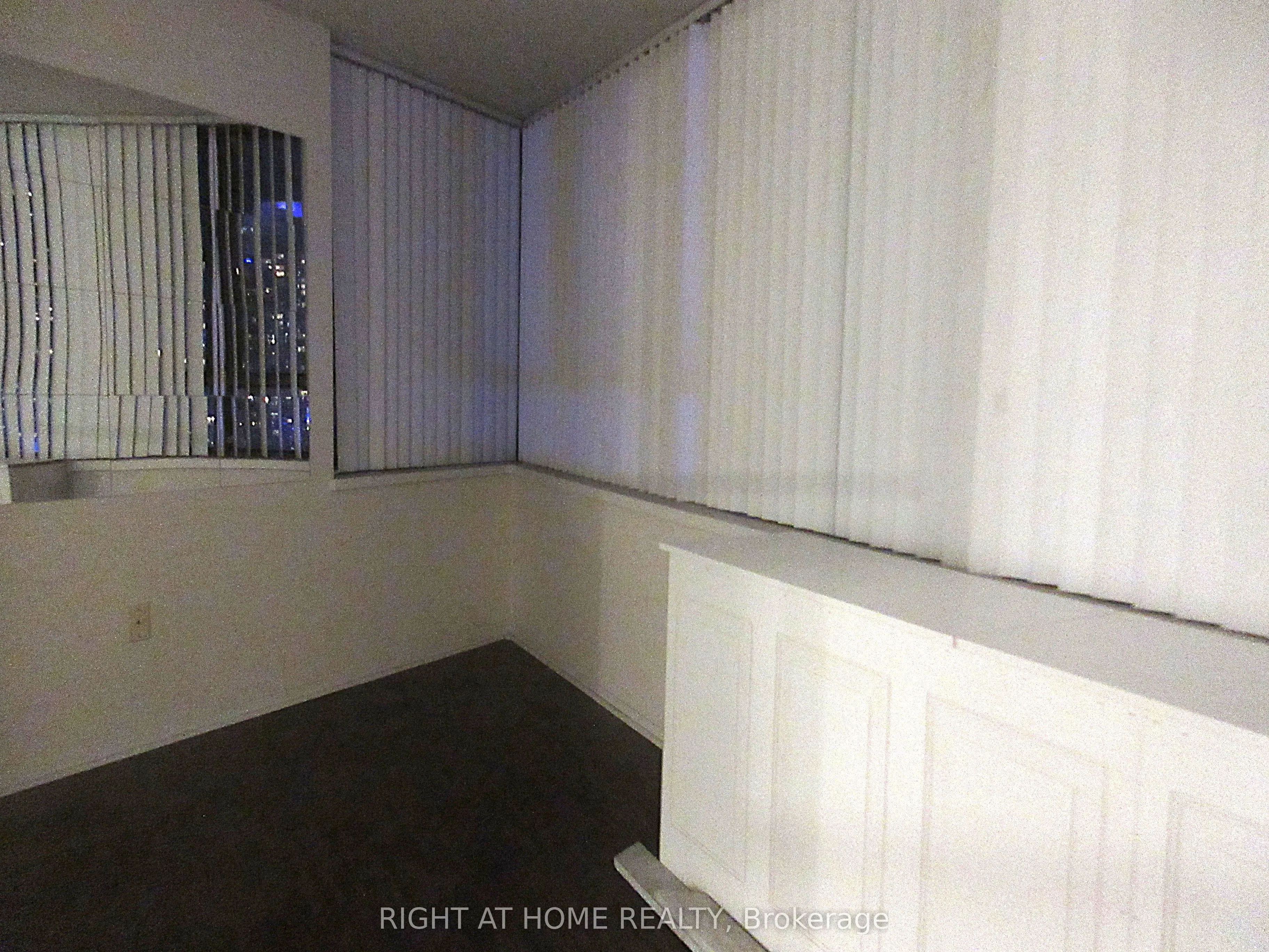 270 Queens Quay W #2702