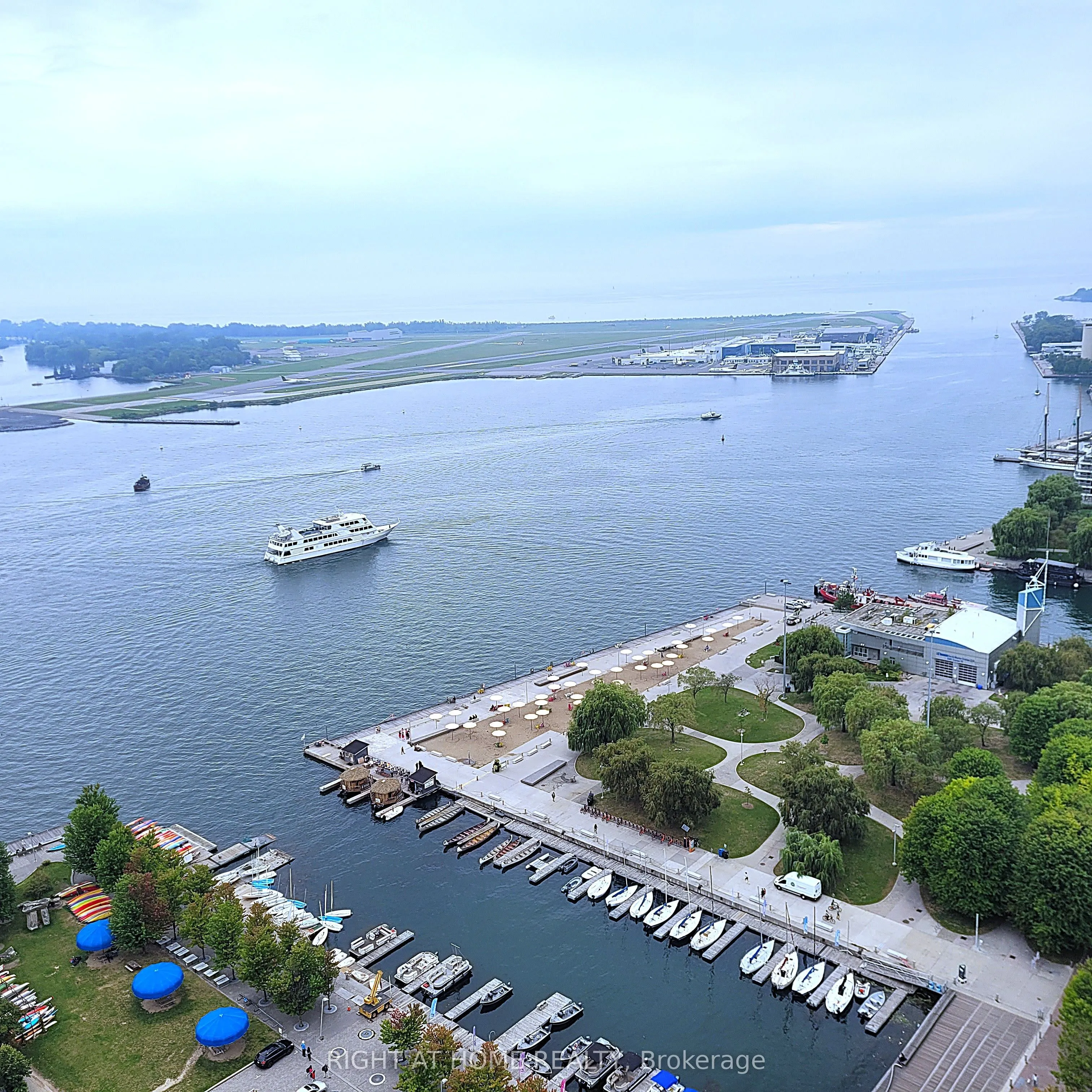 270 Queens Quay W #2702