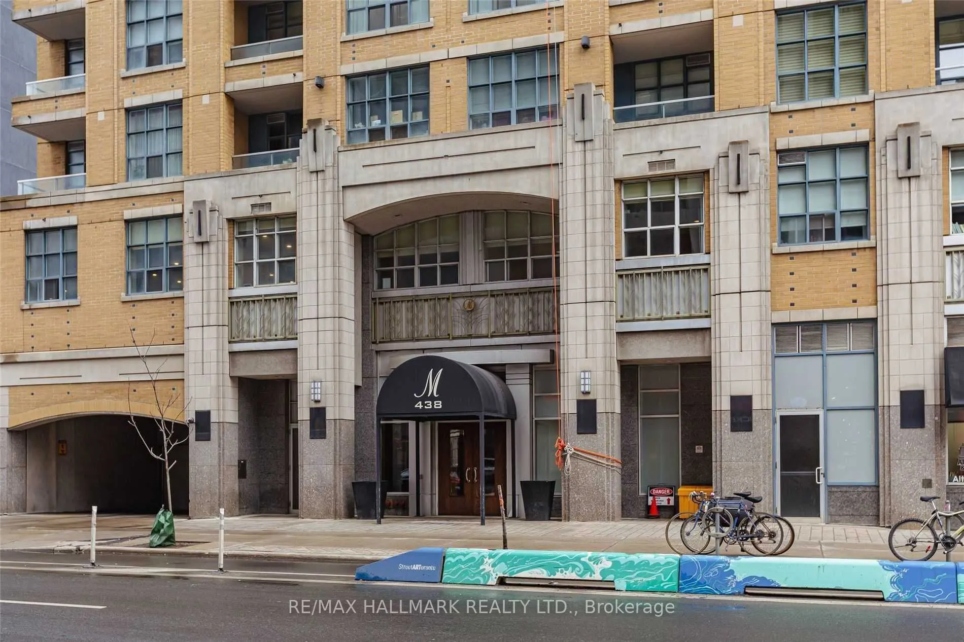 438 Richmond Street W #215