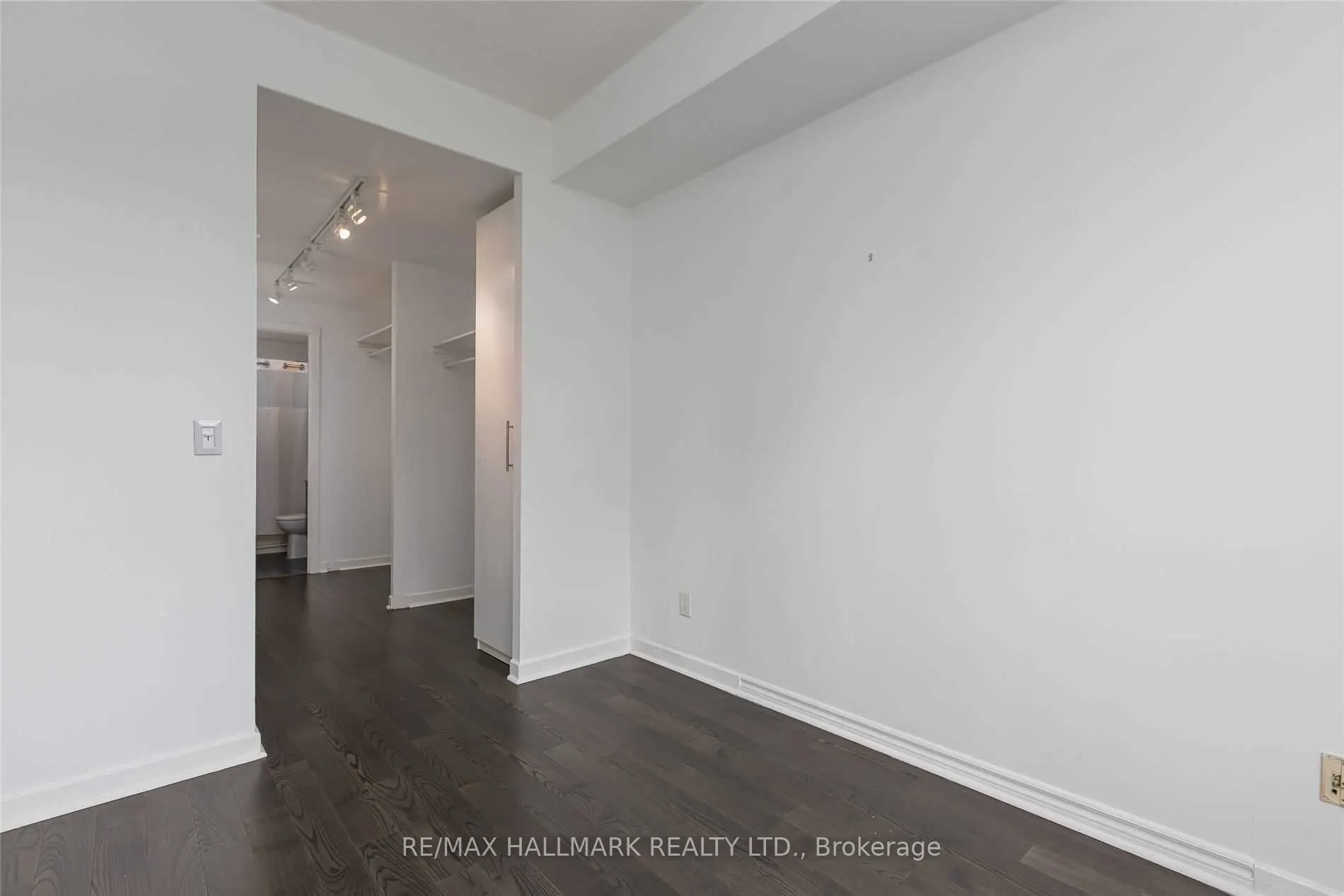 438 Richmond Street W #215