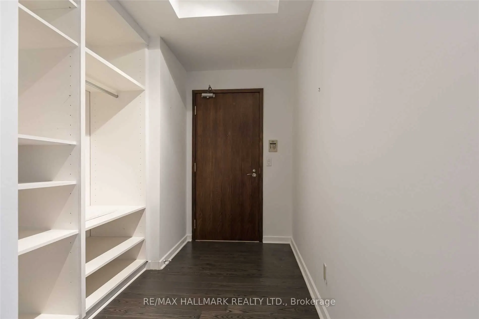 438 Richmond Street W #215