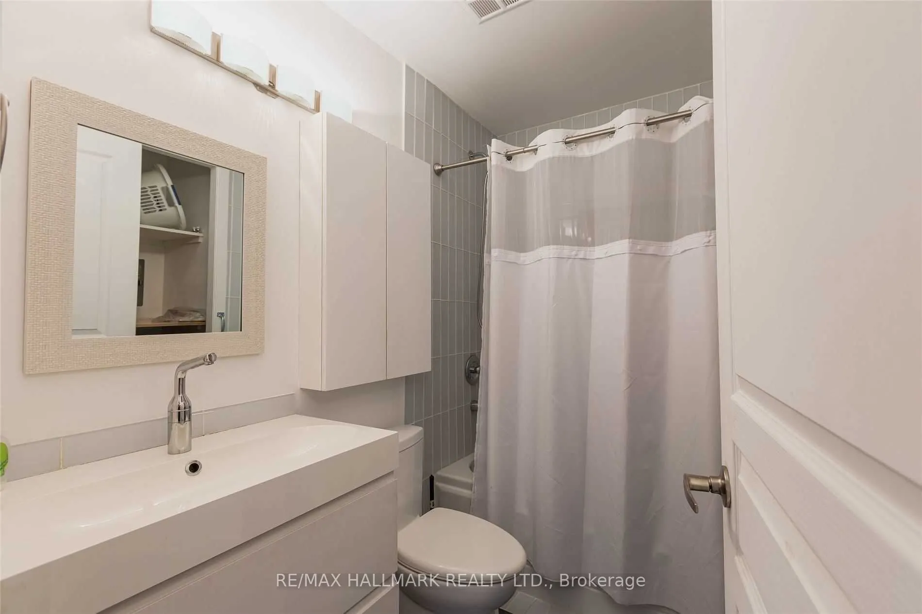 438 Richmond Street W #215