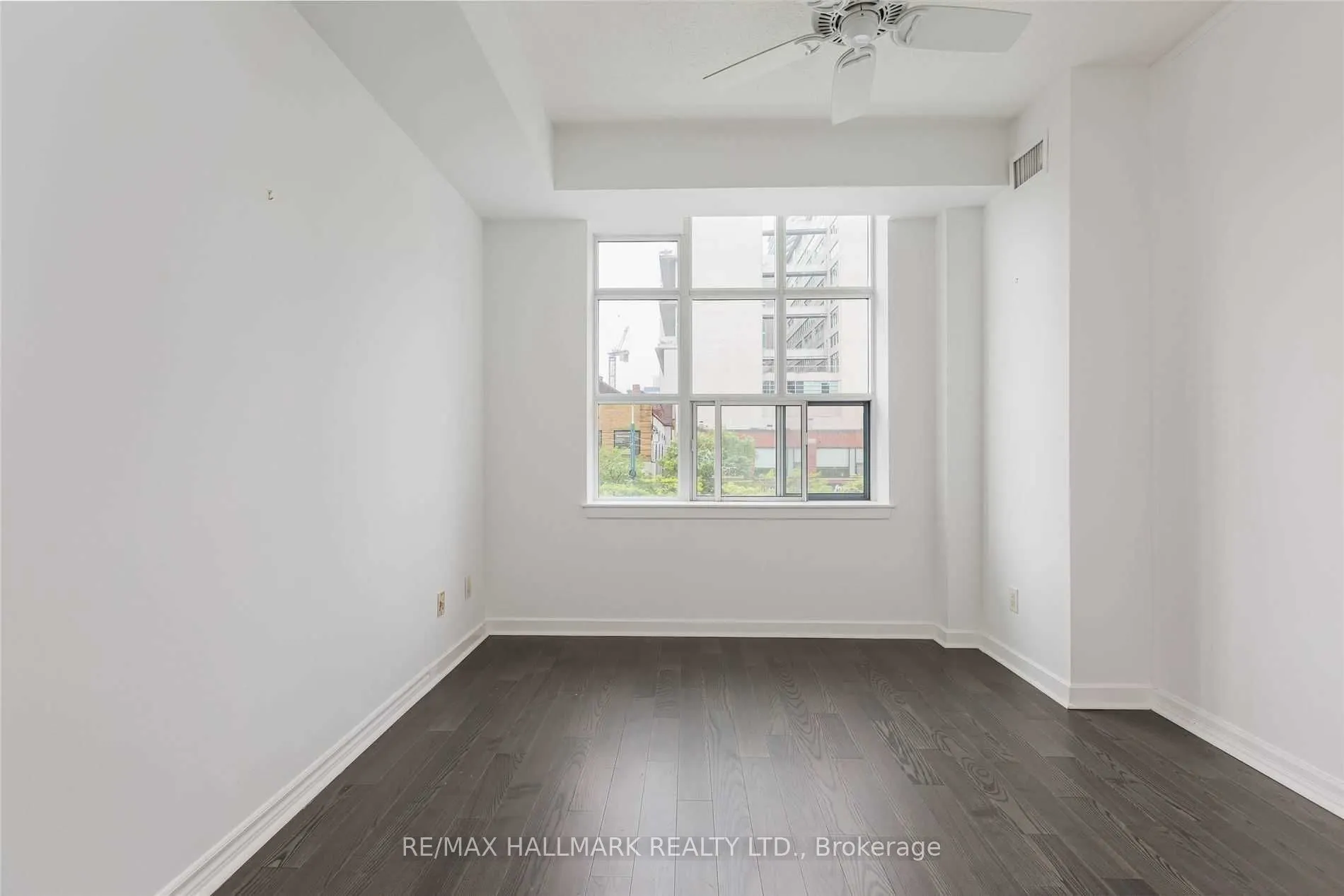 438 Richmond Street W #215