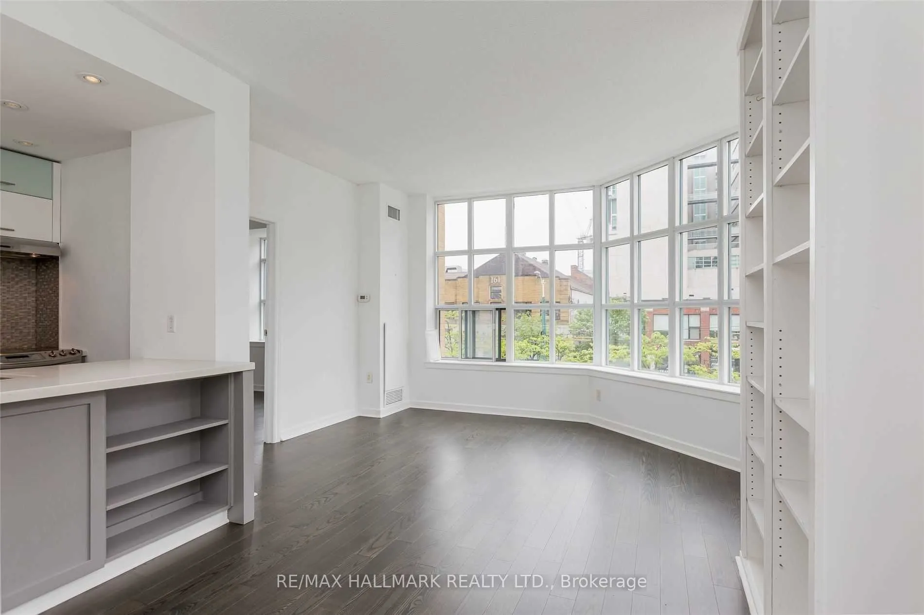438 Richmond Street W #215