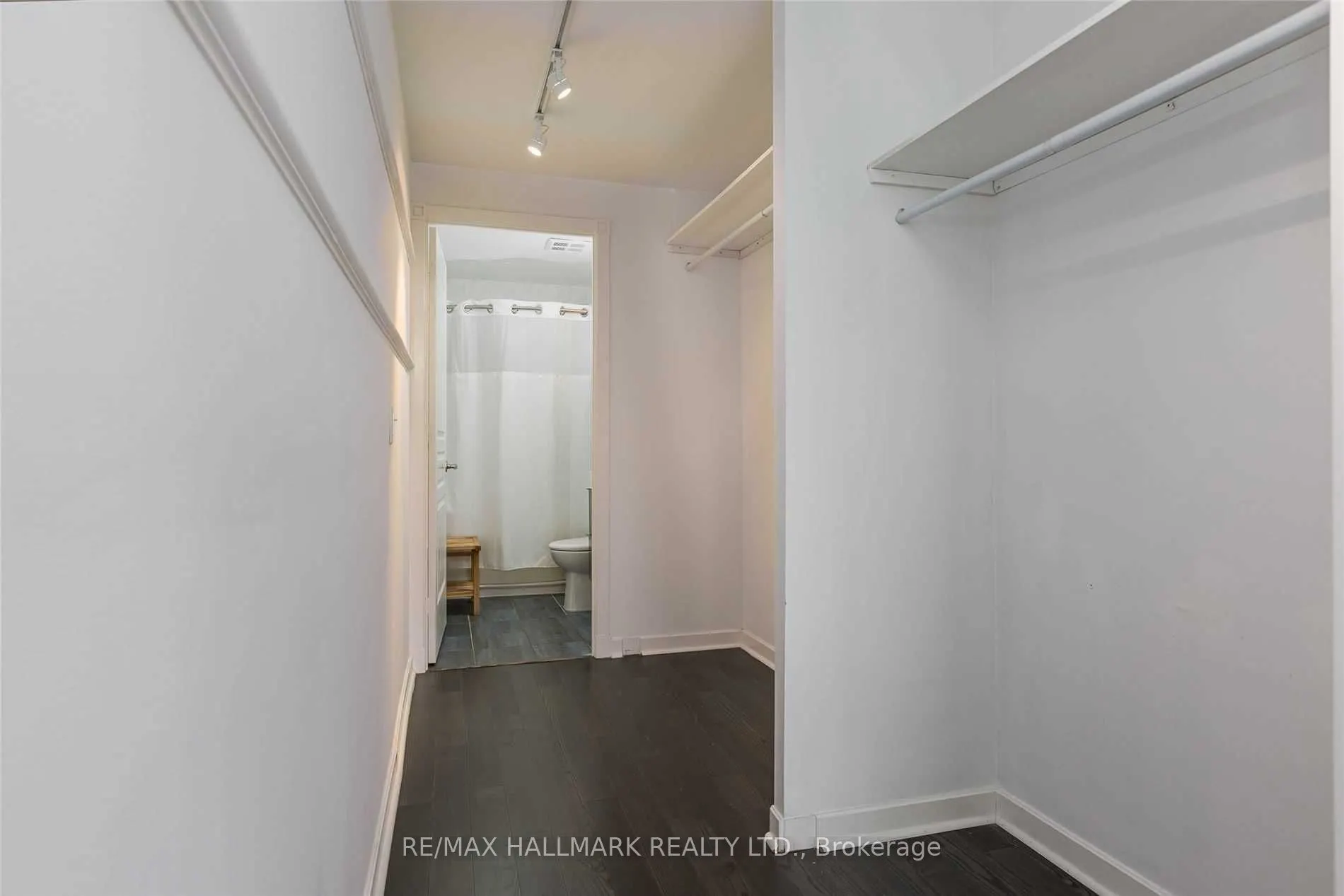 438 Richmond Street W #215