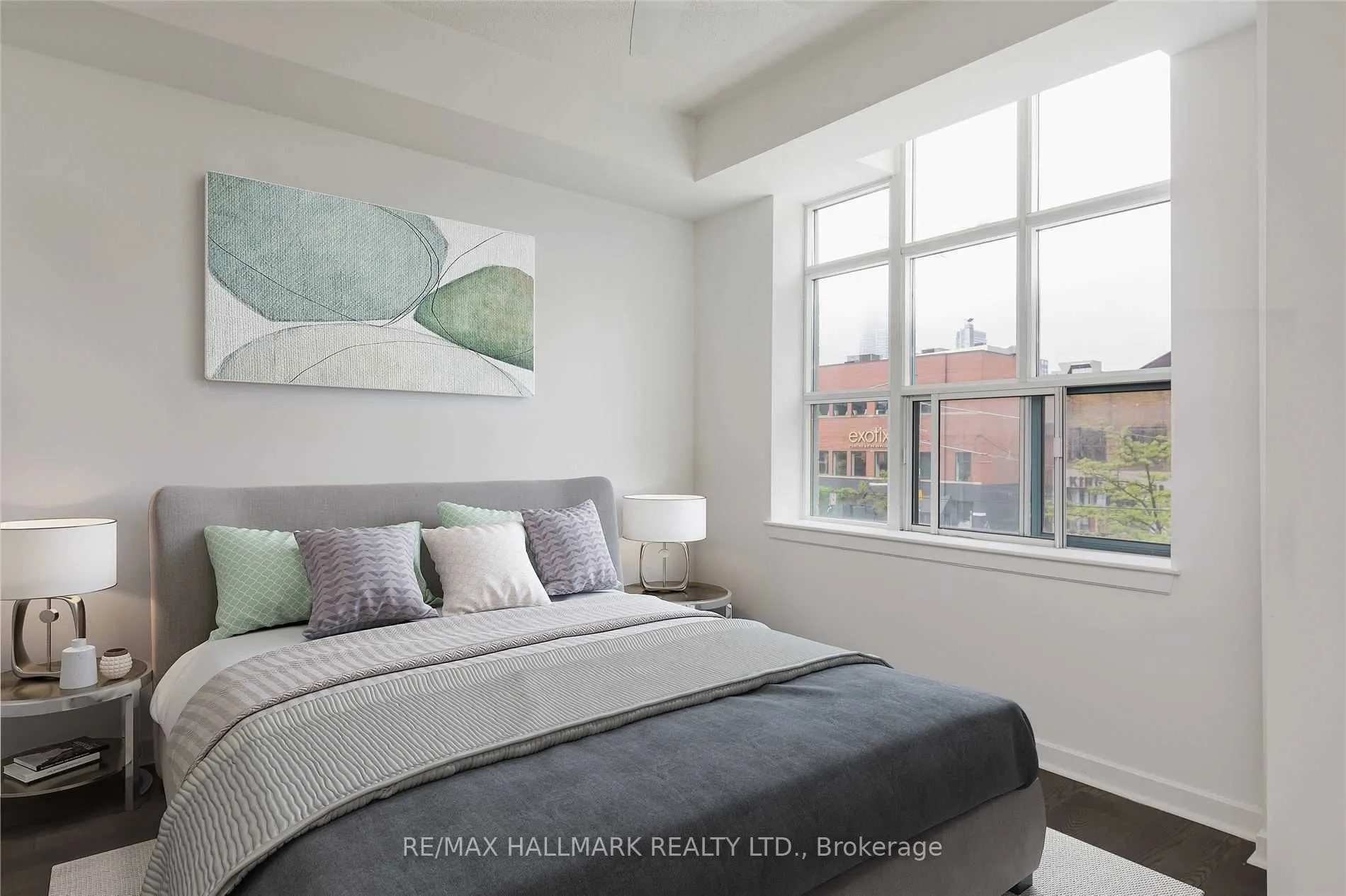 438 Richmond Street W #215