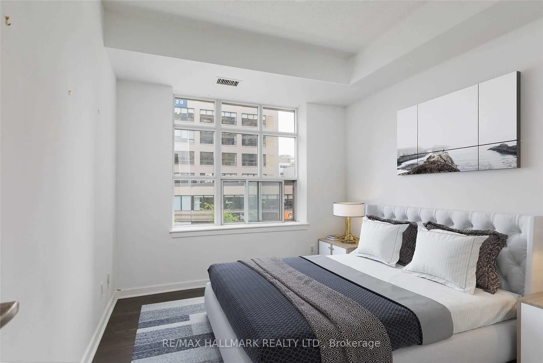 438 Richmond Street W #215
