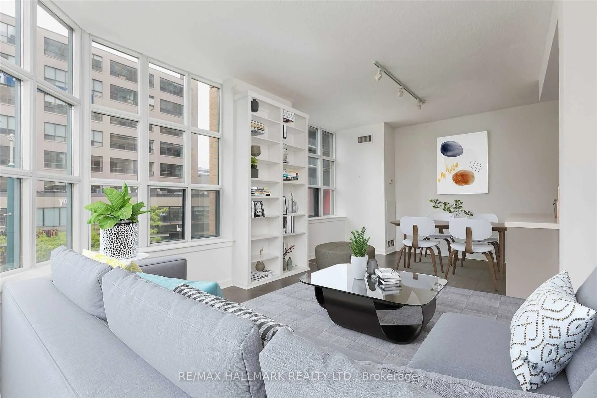 438 Richmond Street W #215