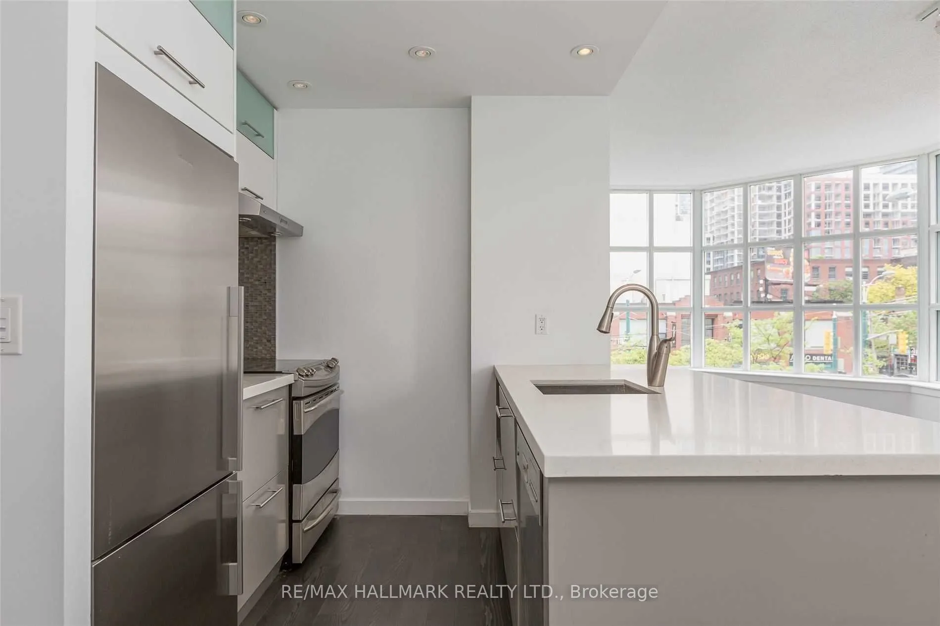 438 Richmond Street W #215