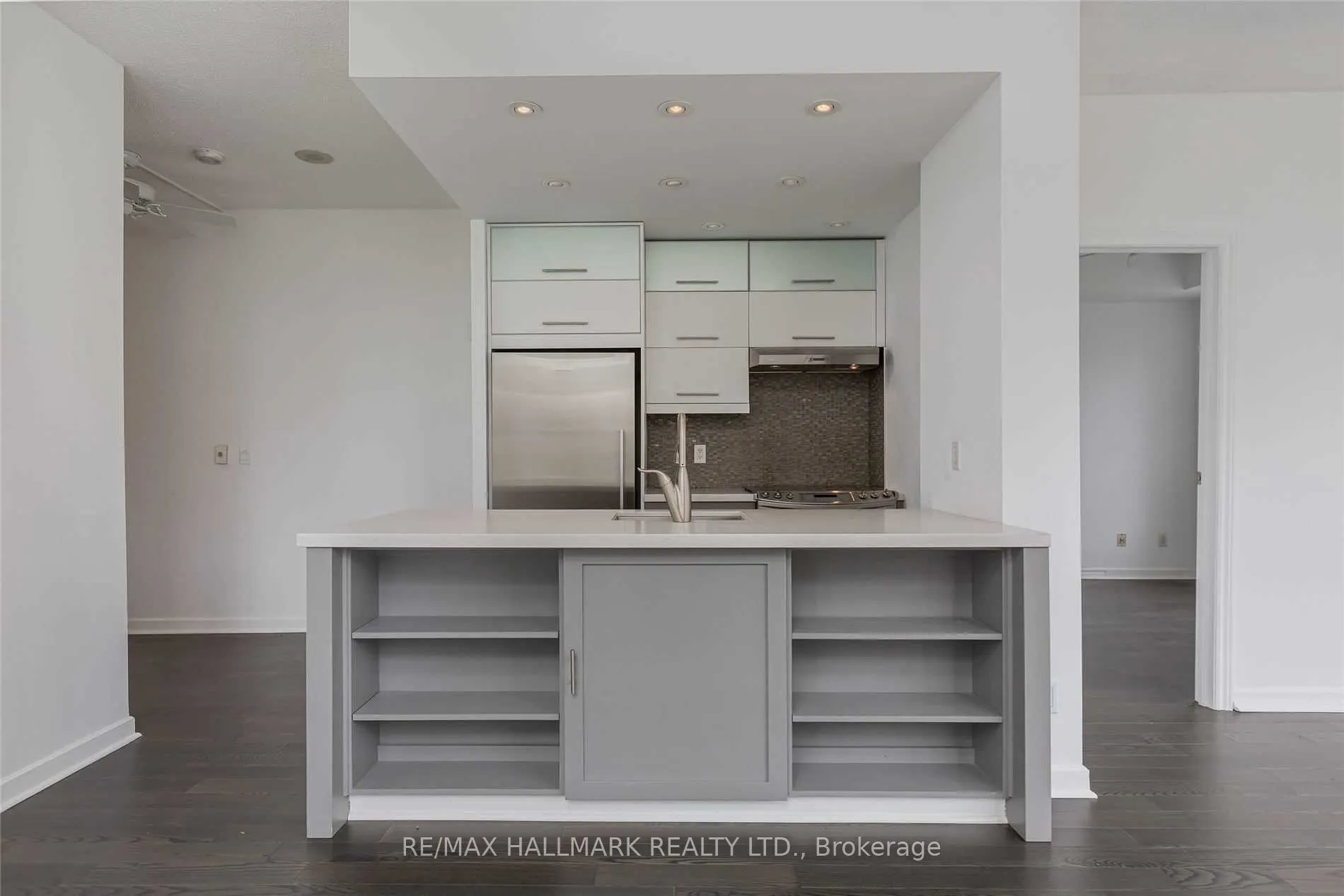 438 Richmond Street W #215