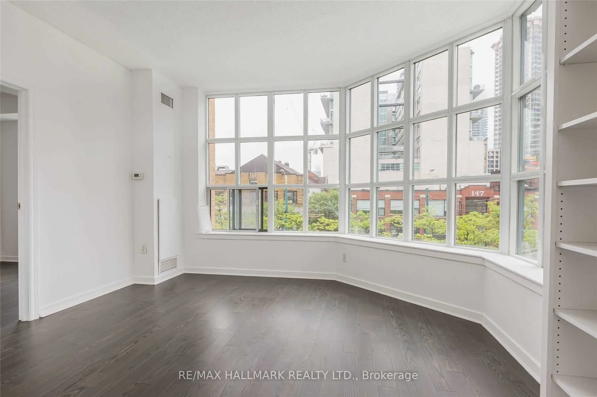 438 Richmond Street W #215