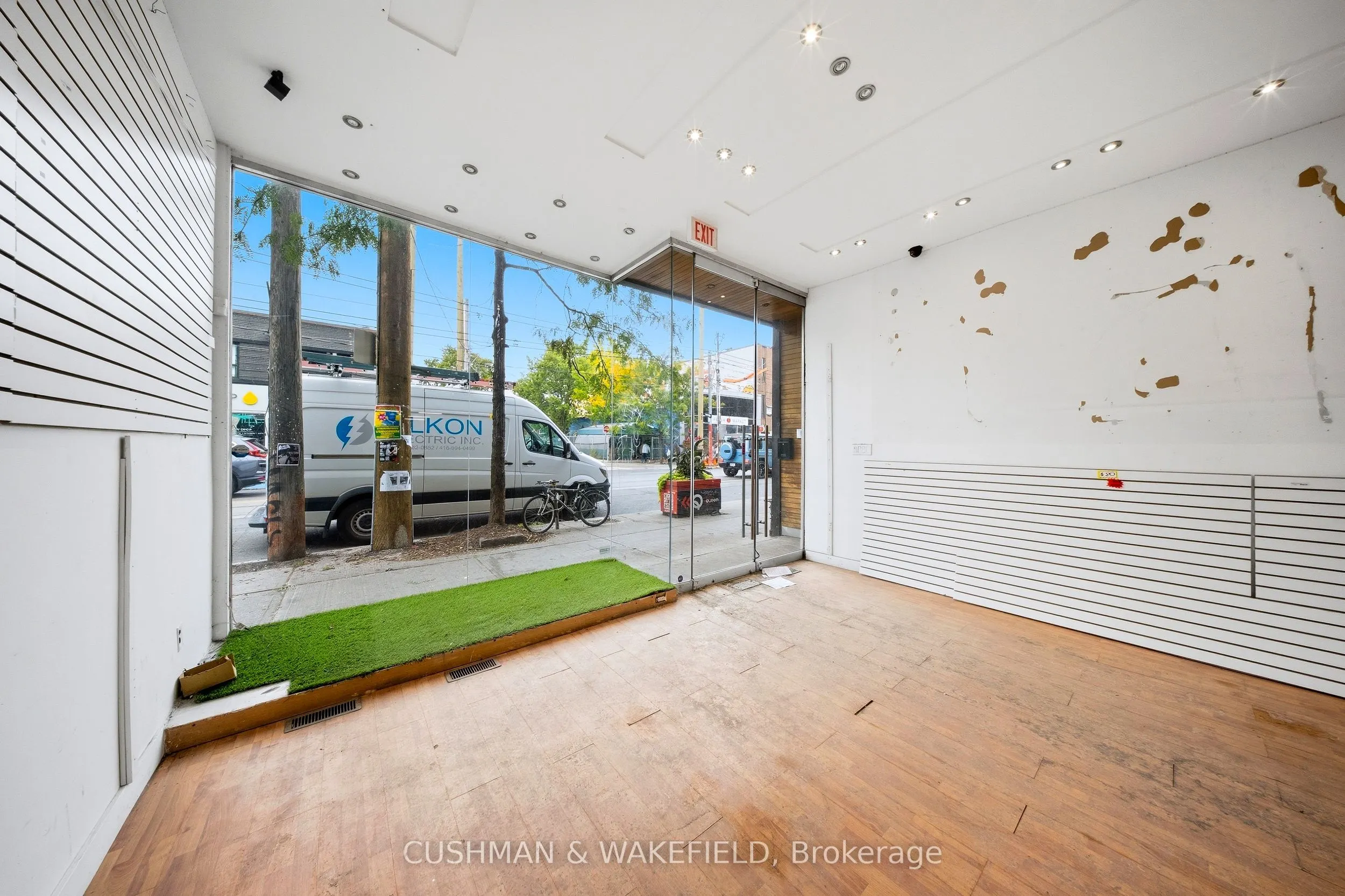 693 Queen Street W