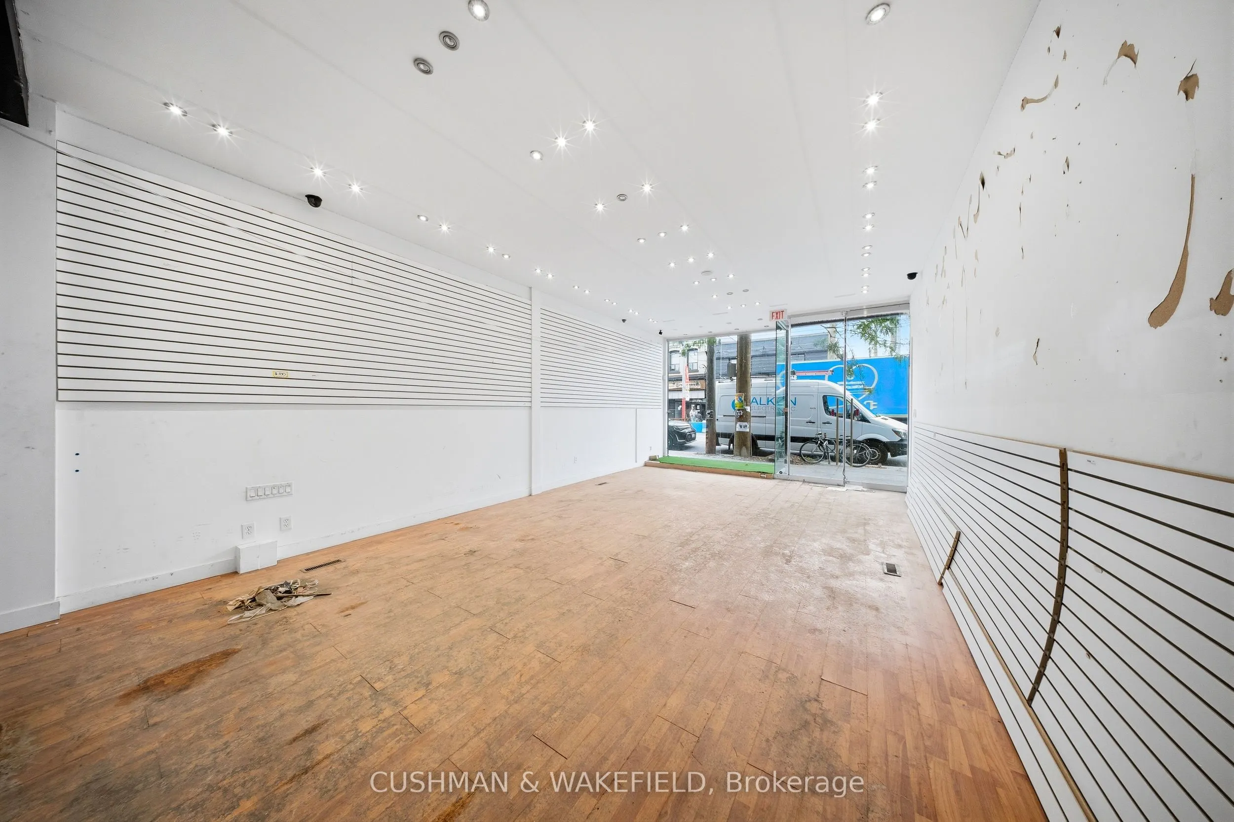 693 Queen Street W