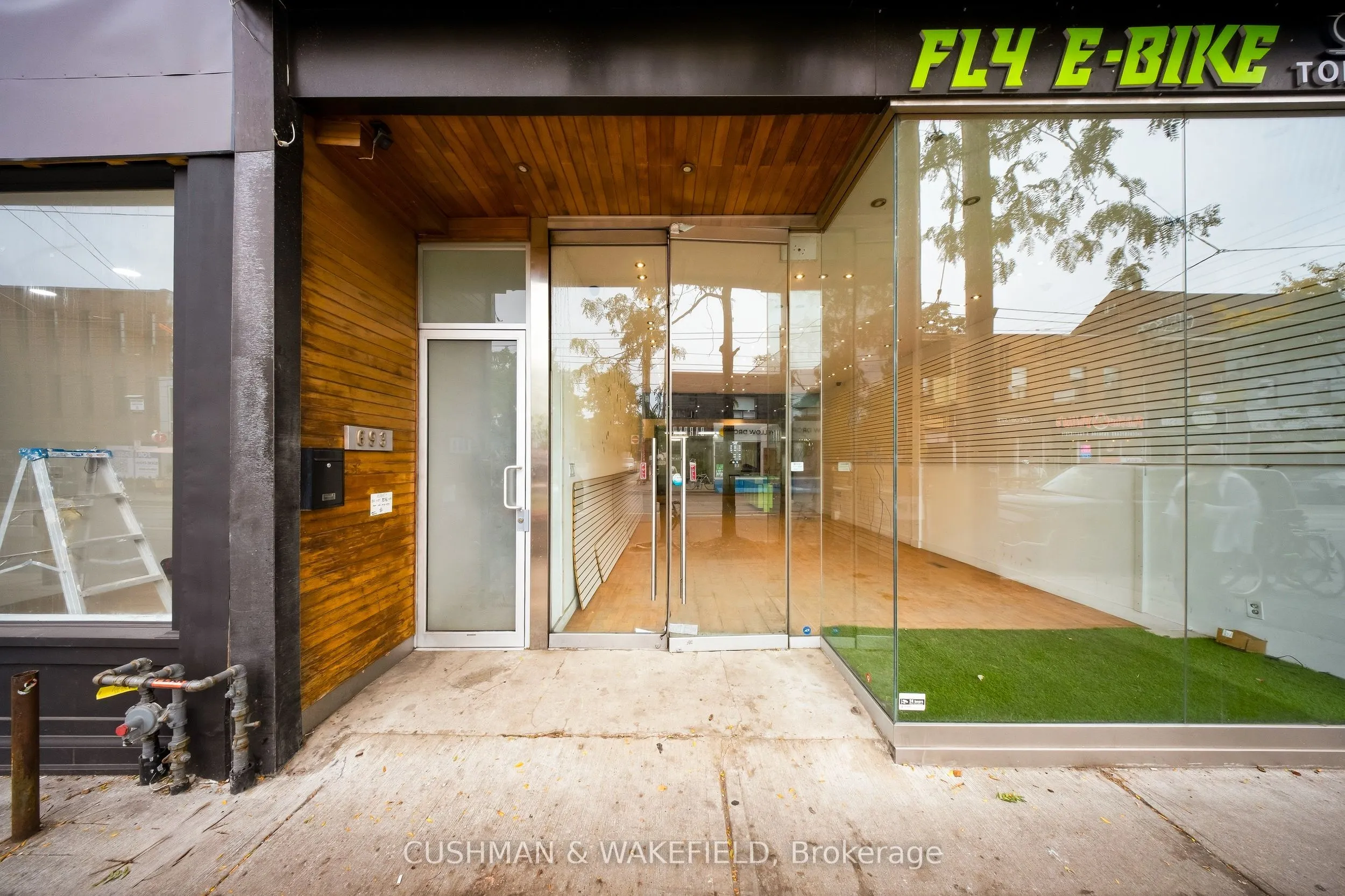 693 Queen Street W
