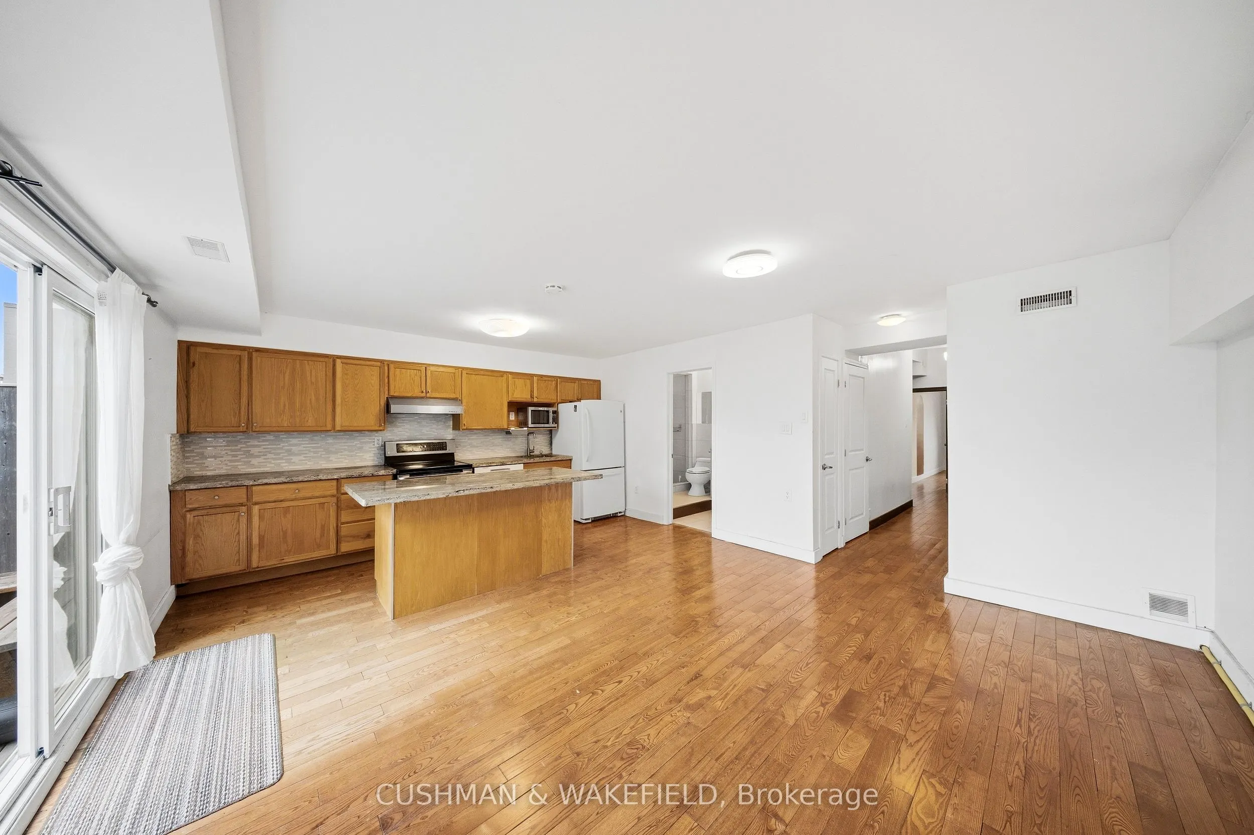 693 Queen Street W