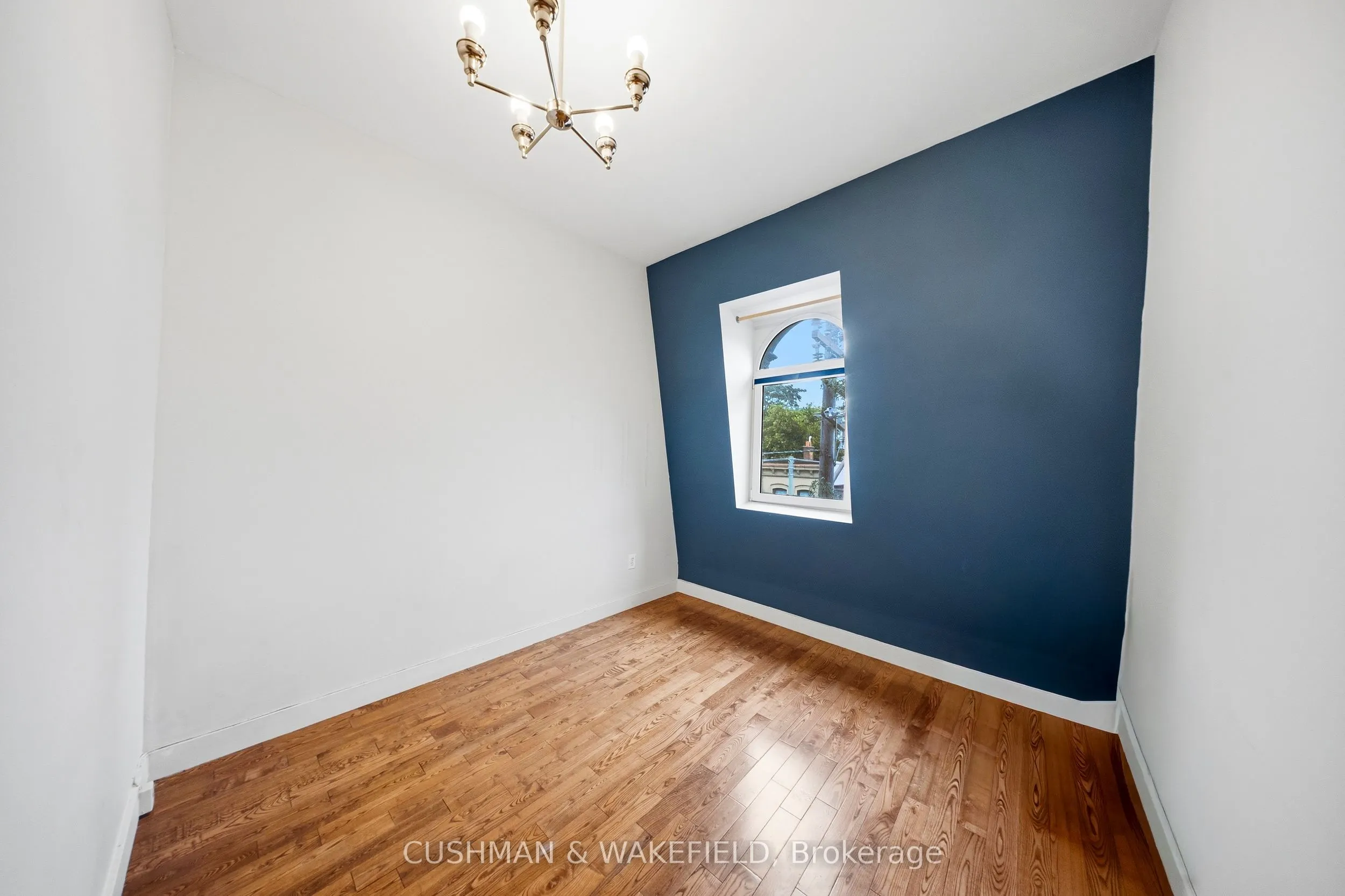 693 Queen Street W