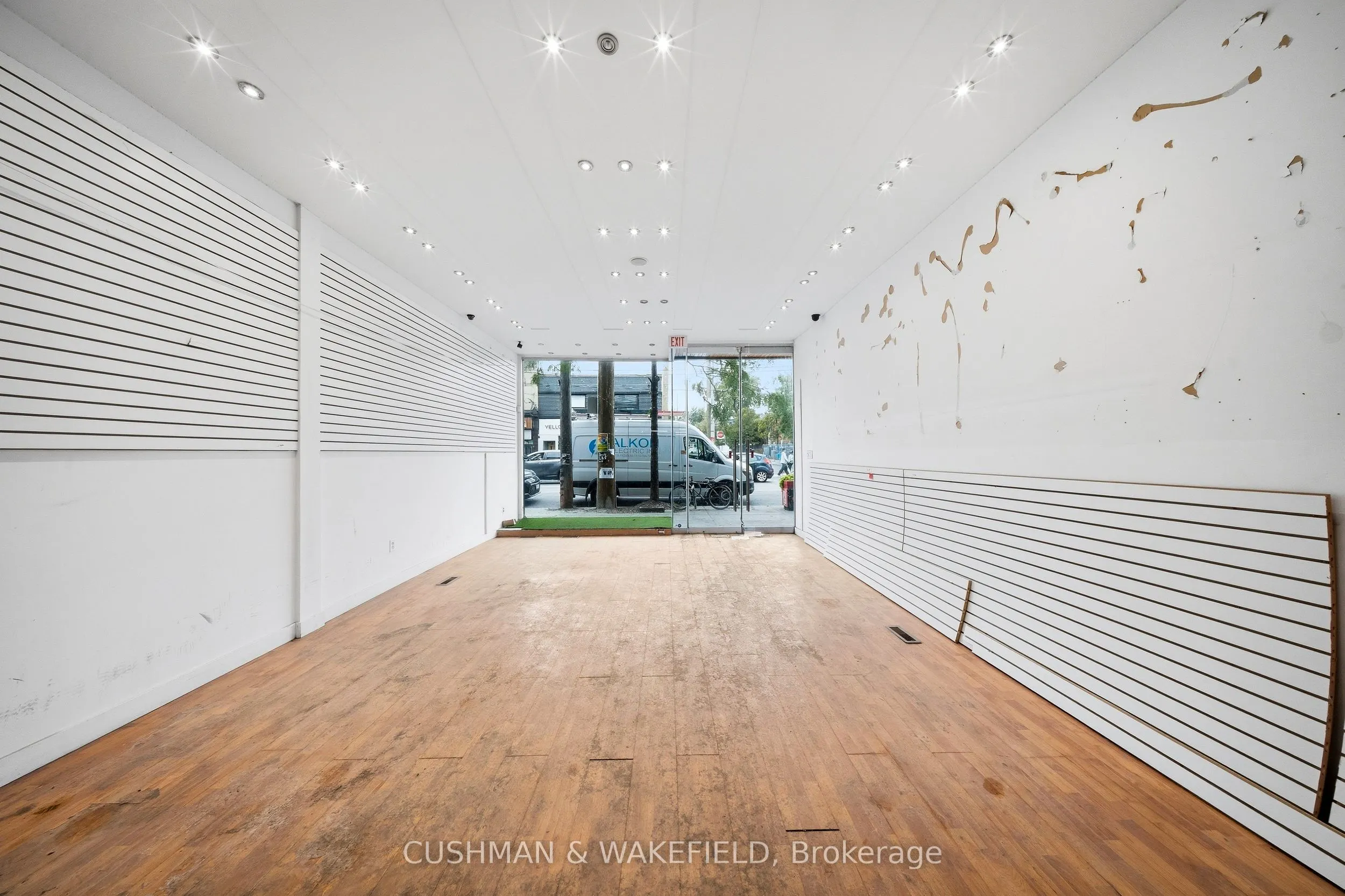 693 Queen Street W