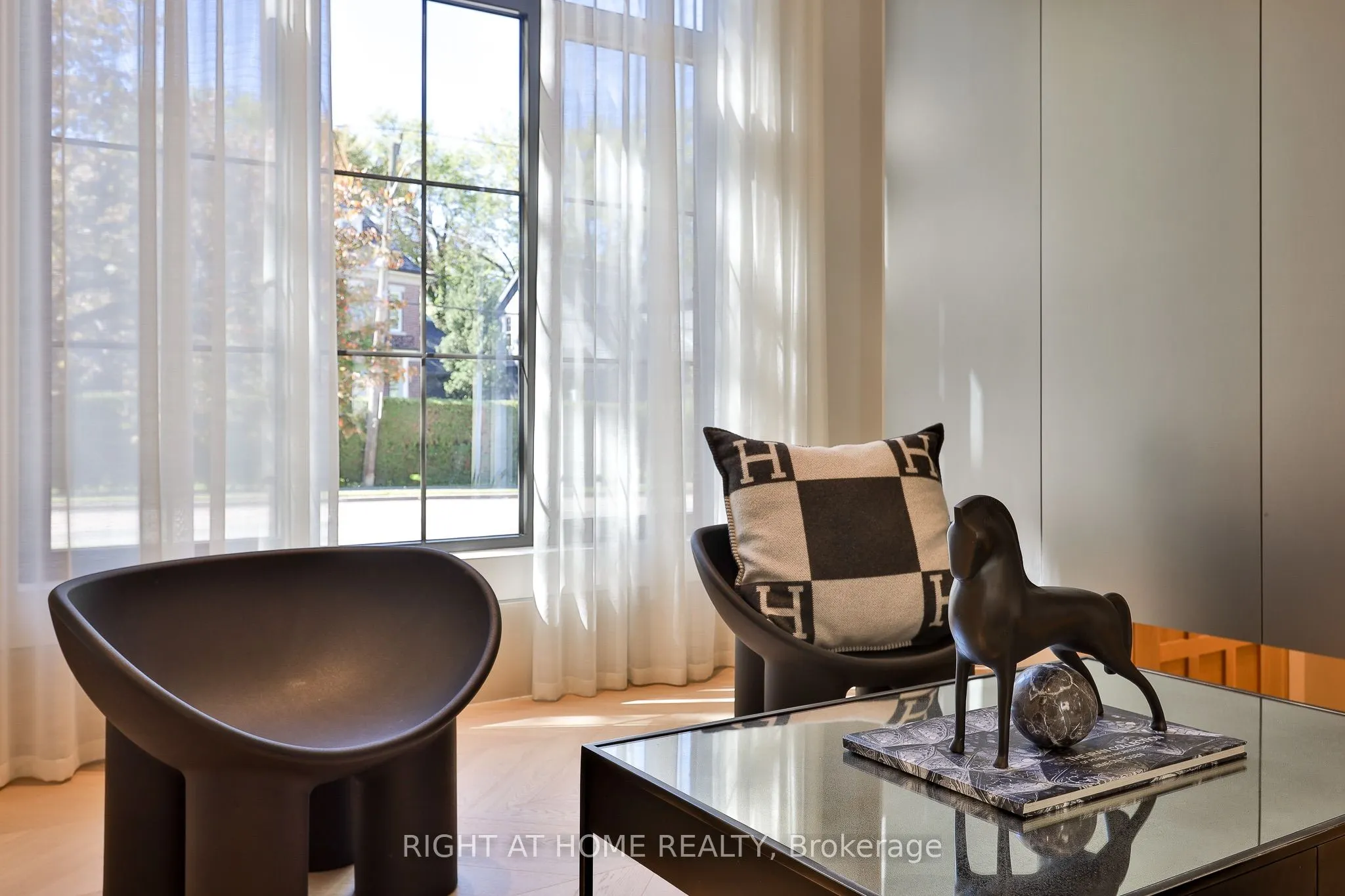 127 Yonge Boulevard