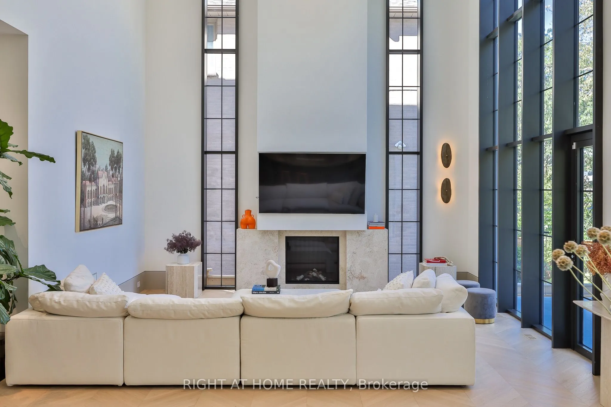 127 Yonge Boulevard
