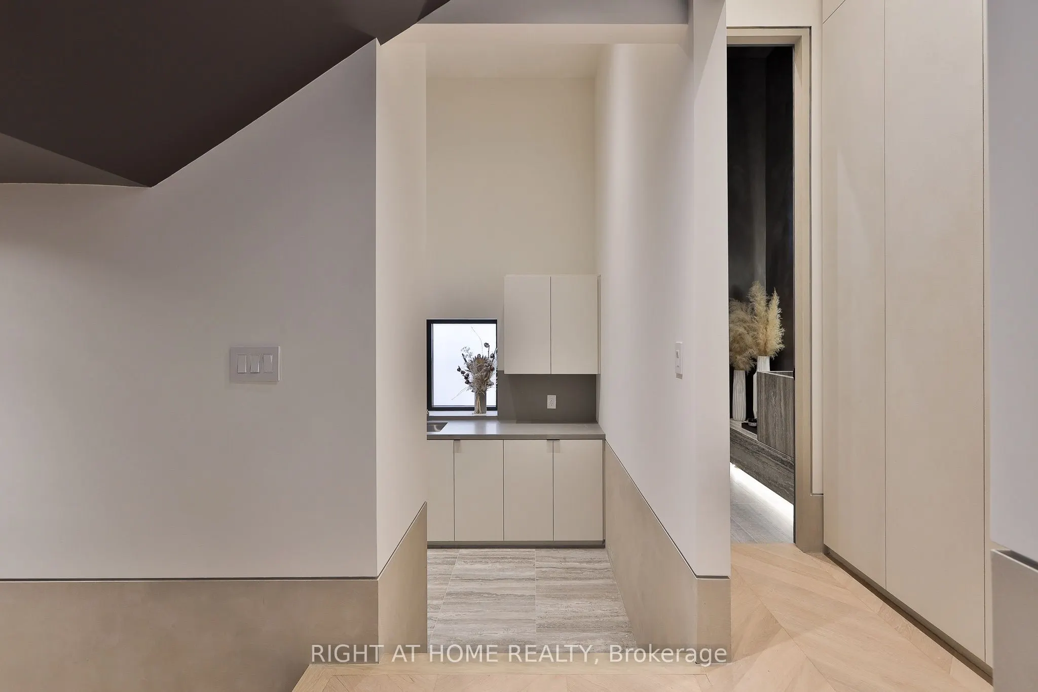 127 Yonge Boulevard