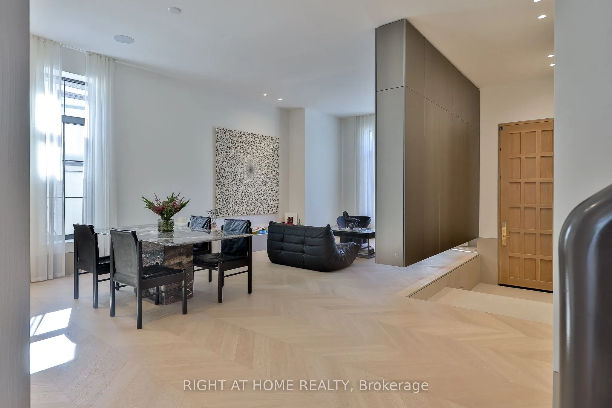 127 Yonge Boulevard