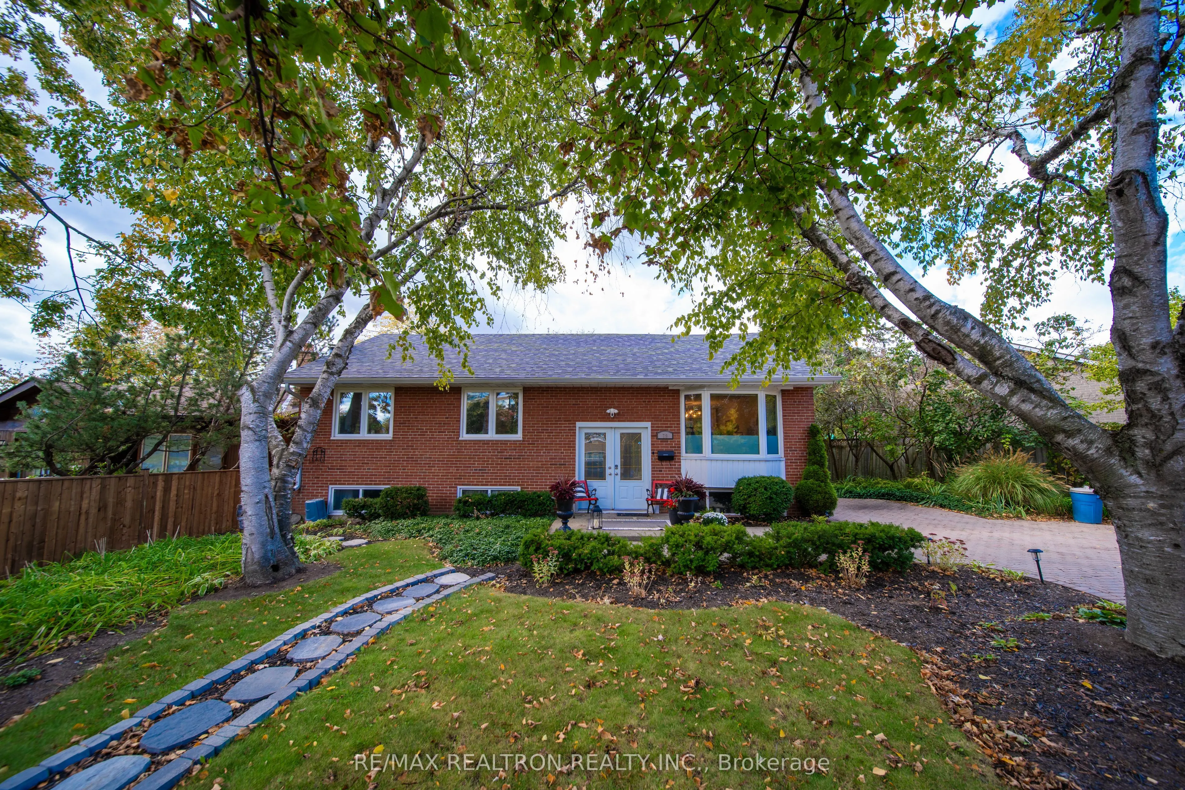 79 Paperbirch Drive
