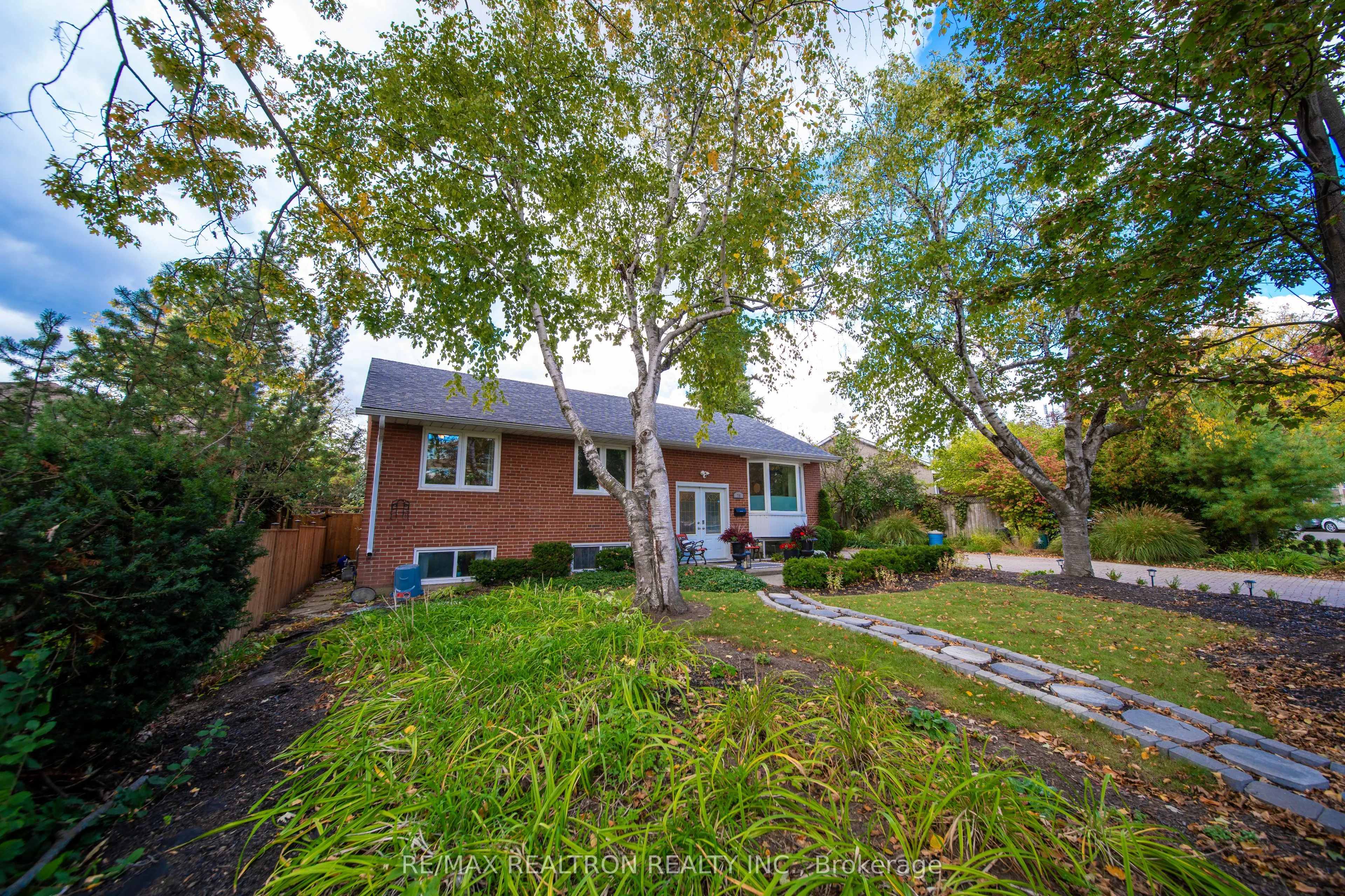79 Paperbirch Drive