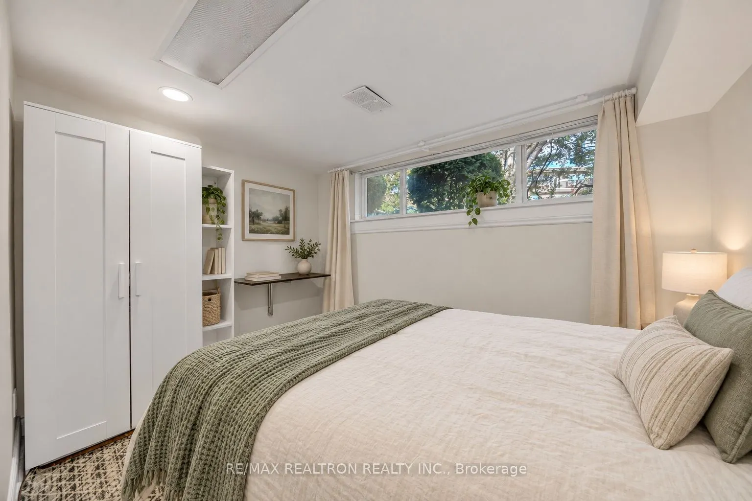 79 Paperbirch Drive