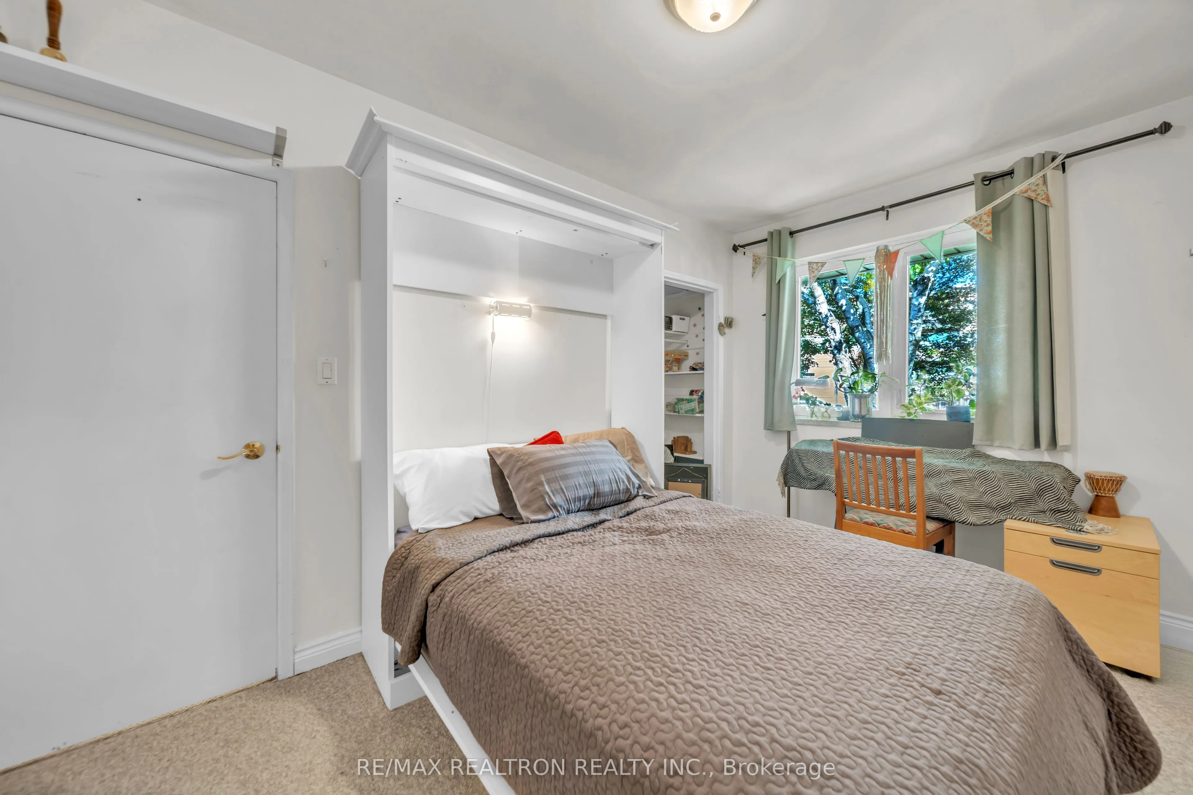 79 Paperbirch Drive