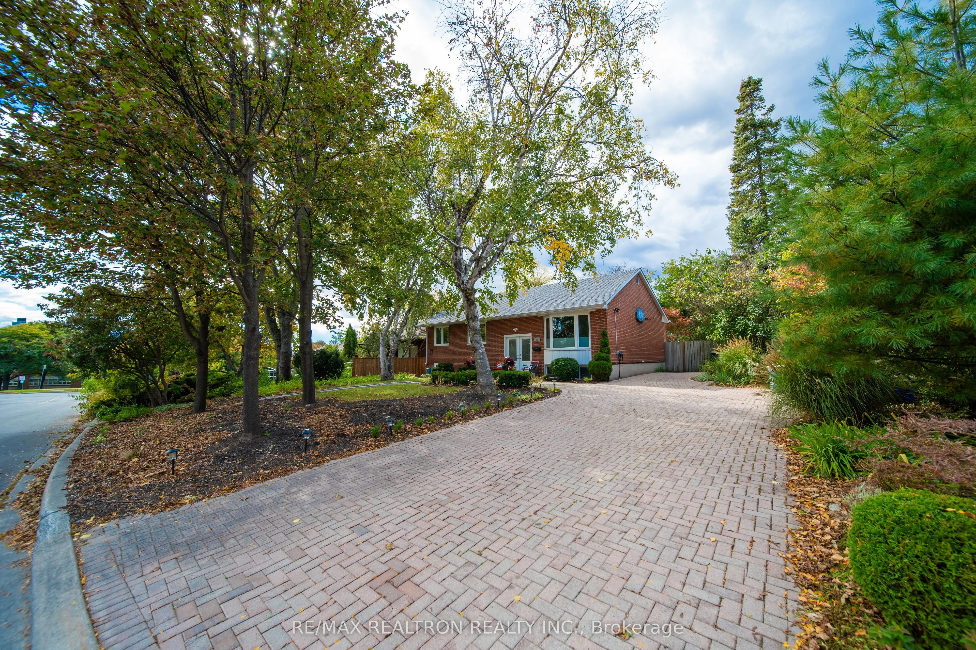79 Paperbirch Drive