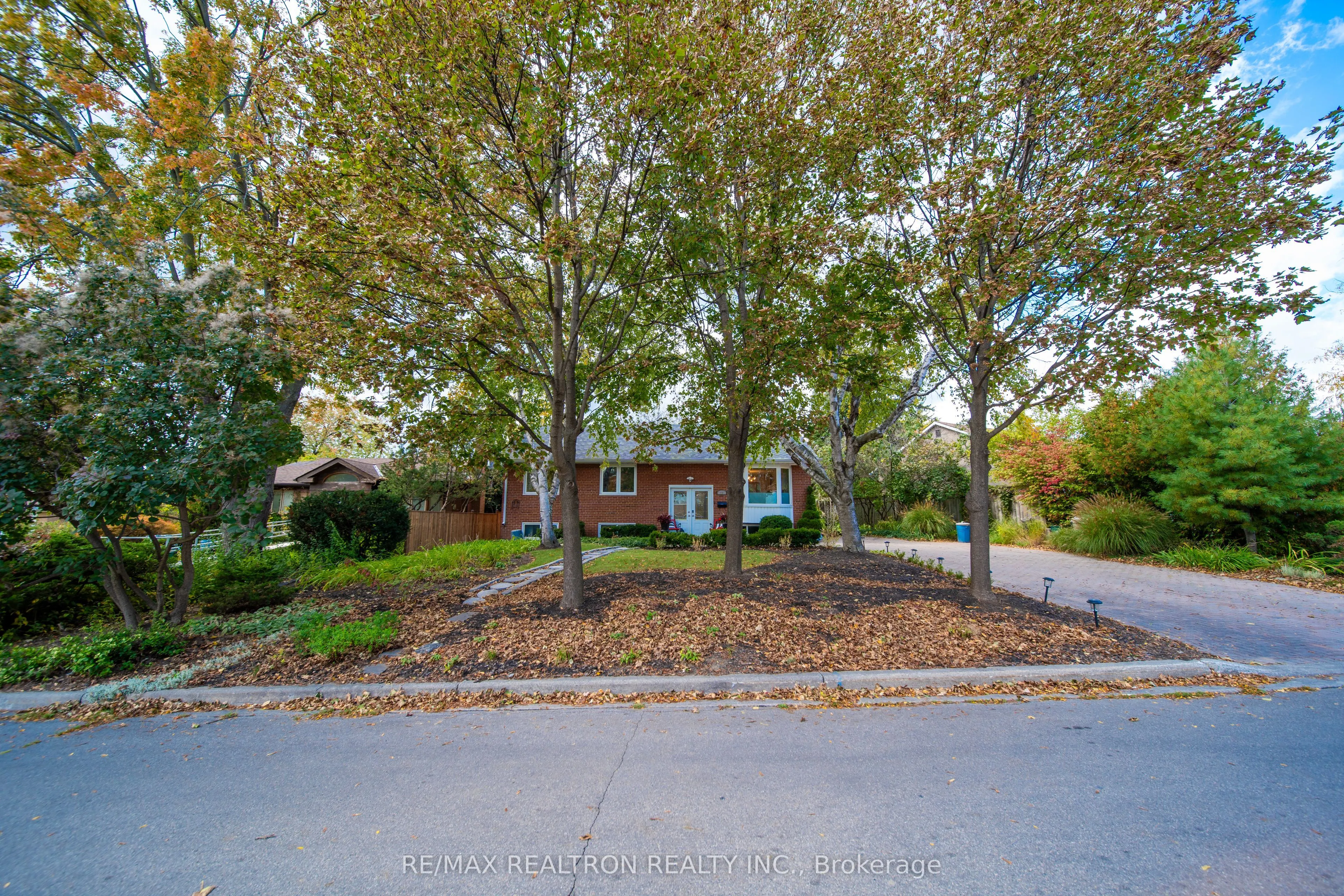 79 Paperbirch Drive