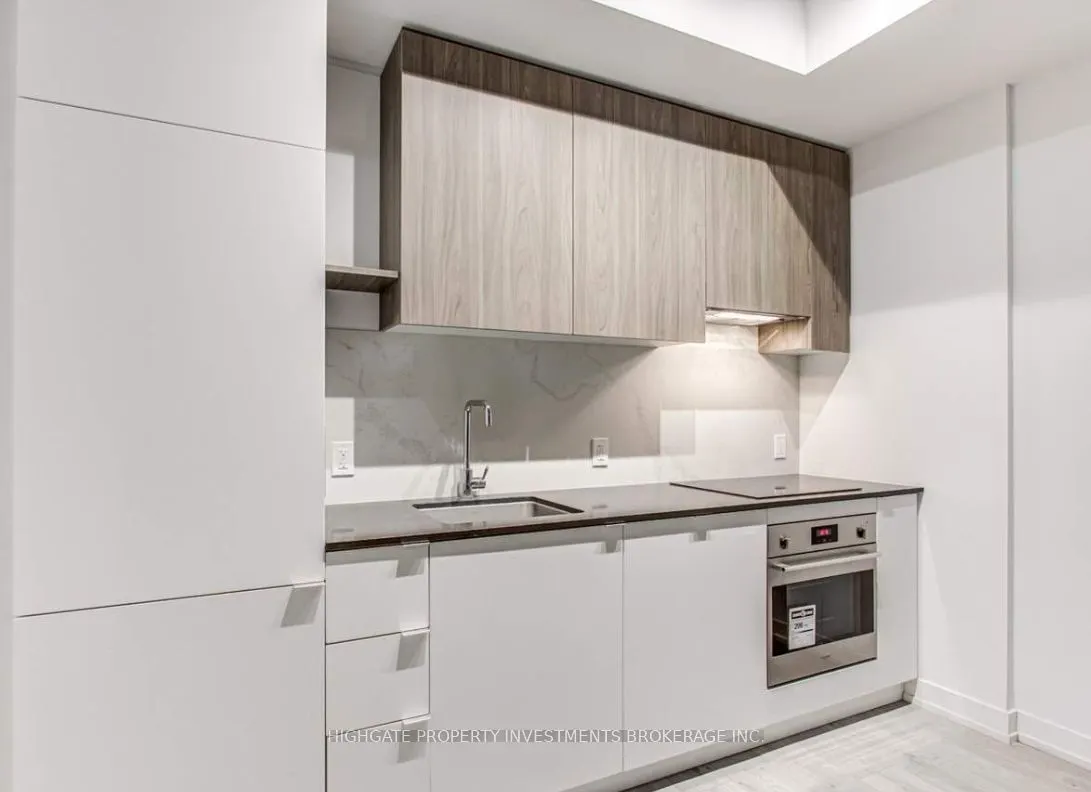 161 Roehampton Avenue #228