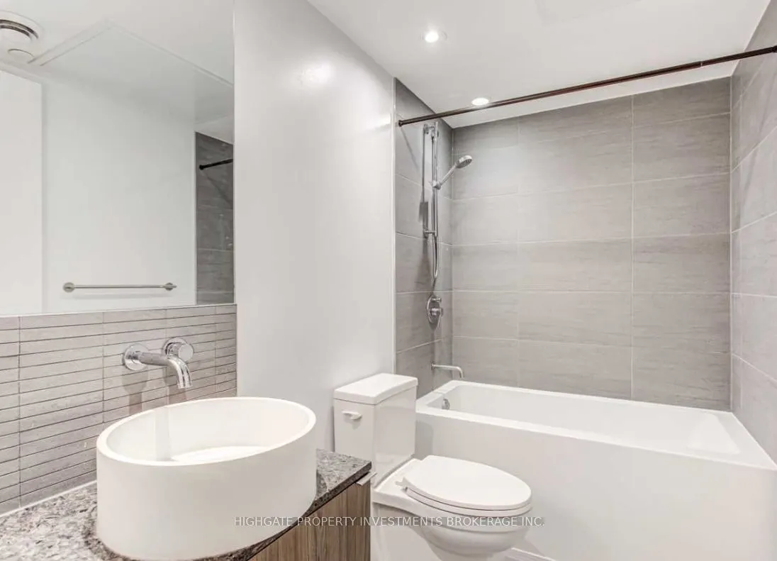 161 Roehampton Avenue #228