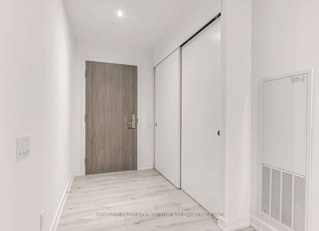 161 Roehampton Avenue #228