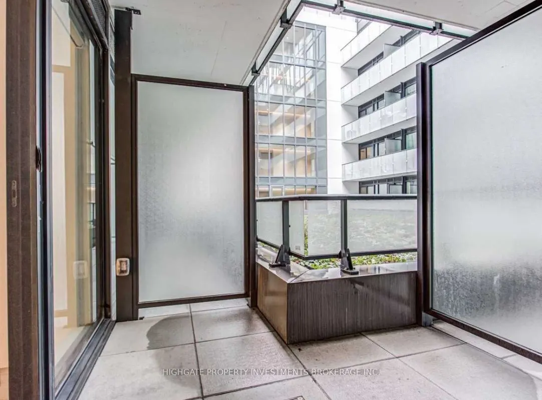 161 Roehampton Avenue #228