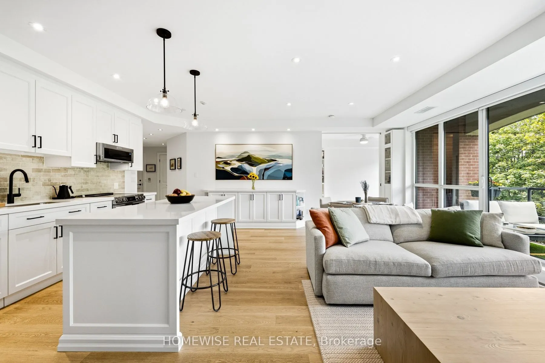 11 Soho Street #403