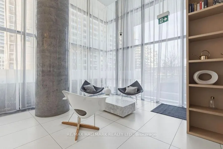 185 Roehampton Avenue #PH2