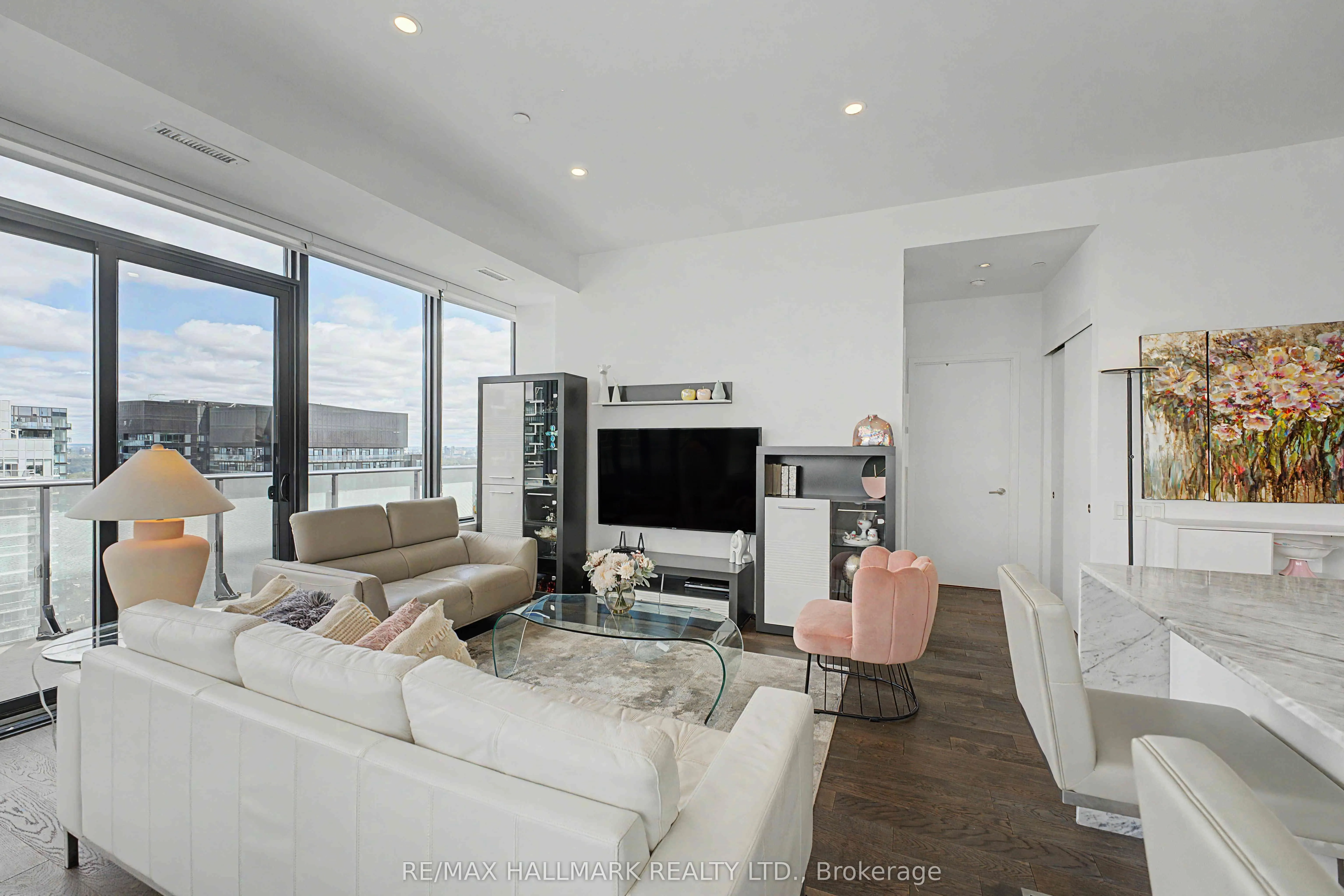 185 Roehampton Avenue #PH2