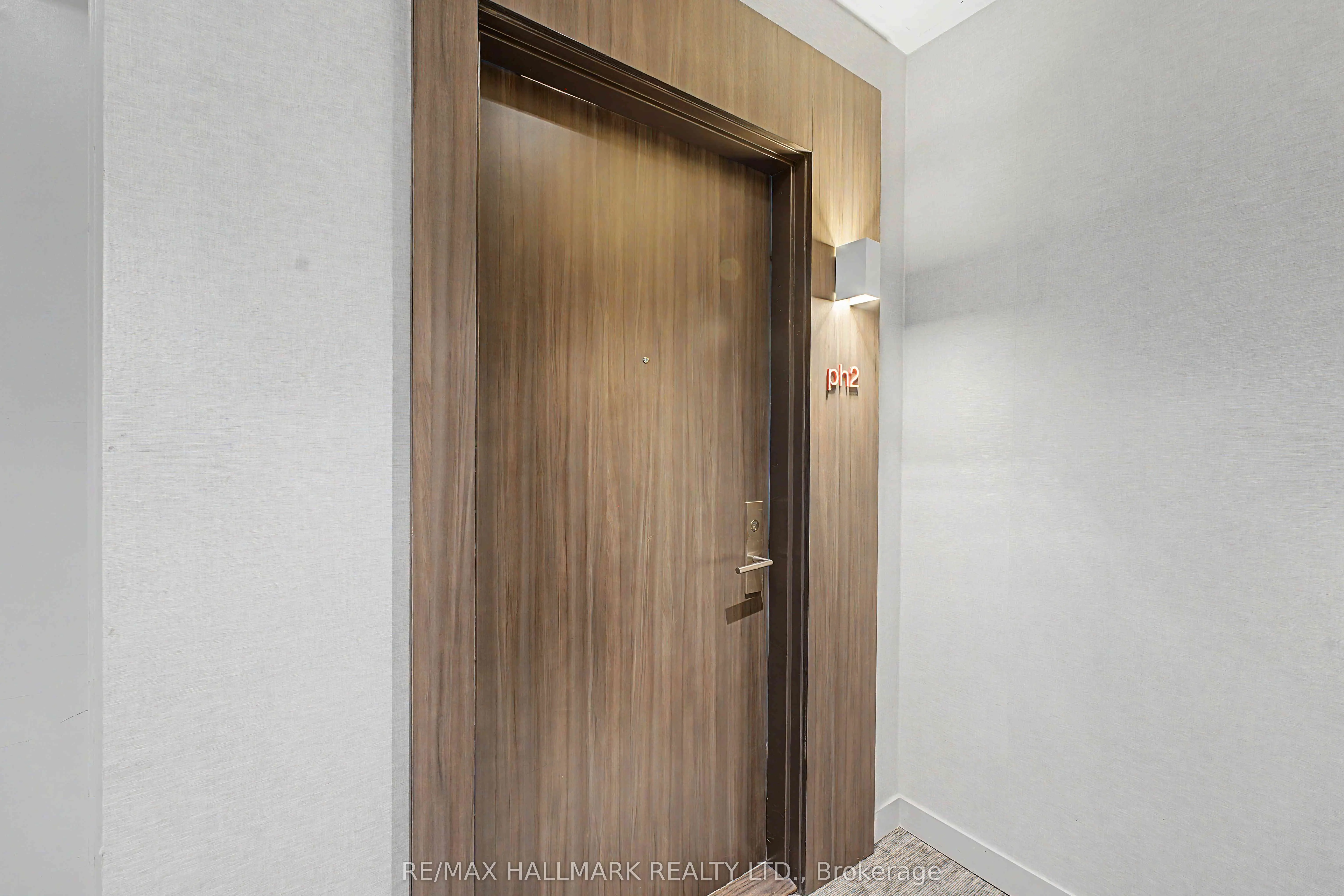 185 Roehampton Avenue #PH2