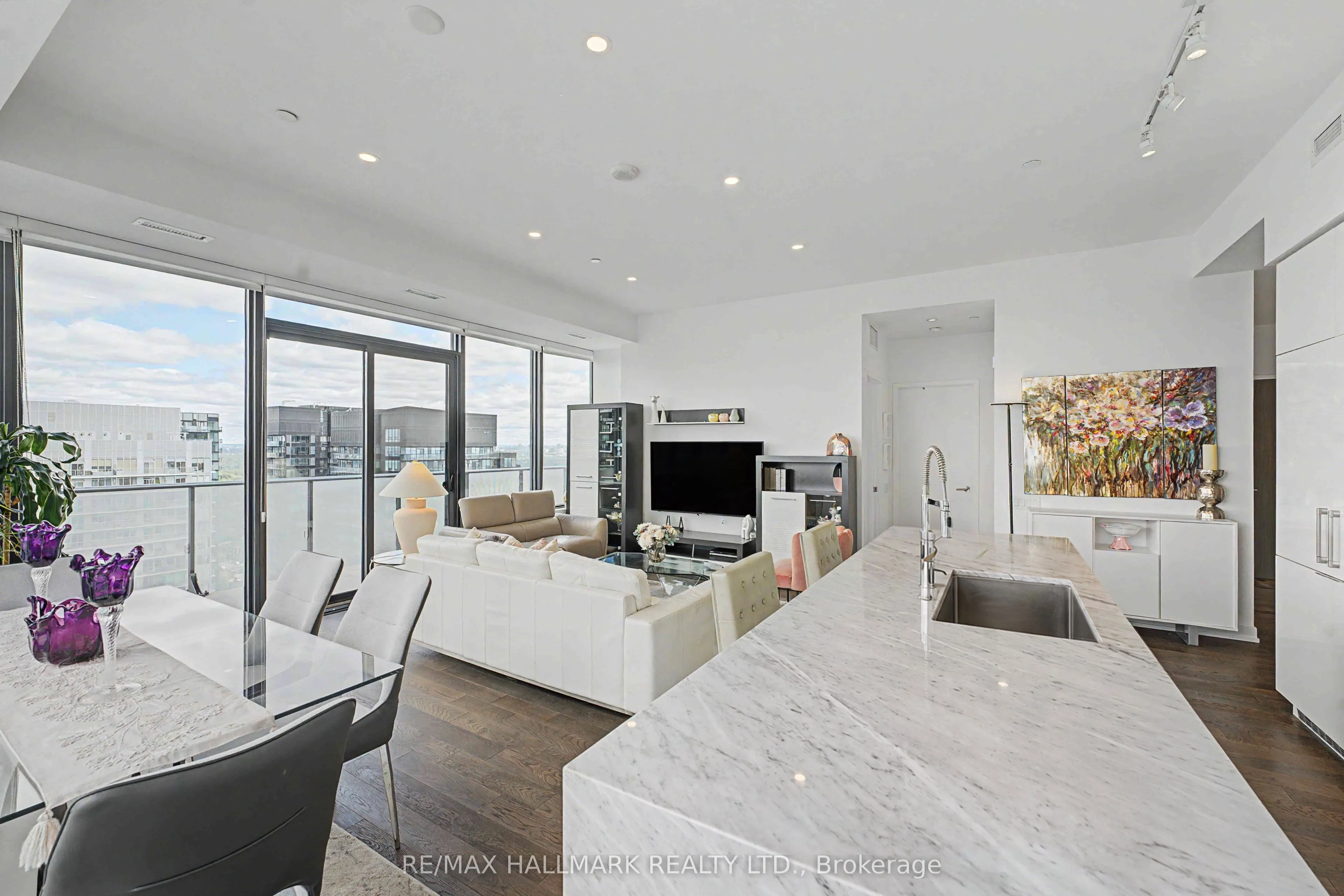 185 Roehampton Avenue #PH2
