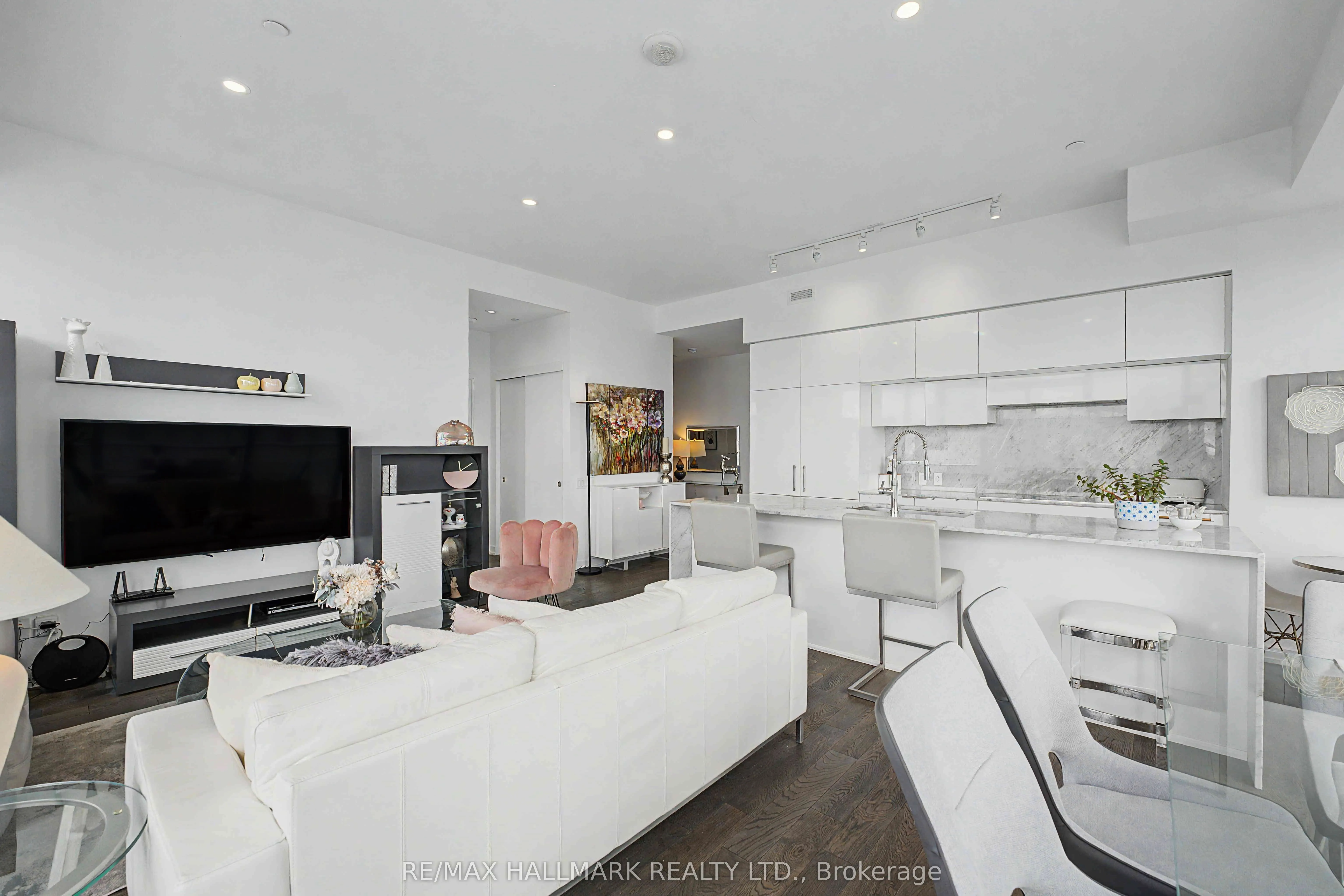 185 Roehampton Avenue #PH2
